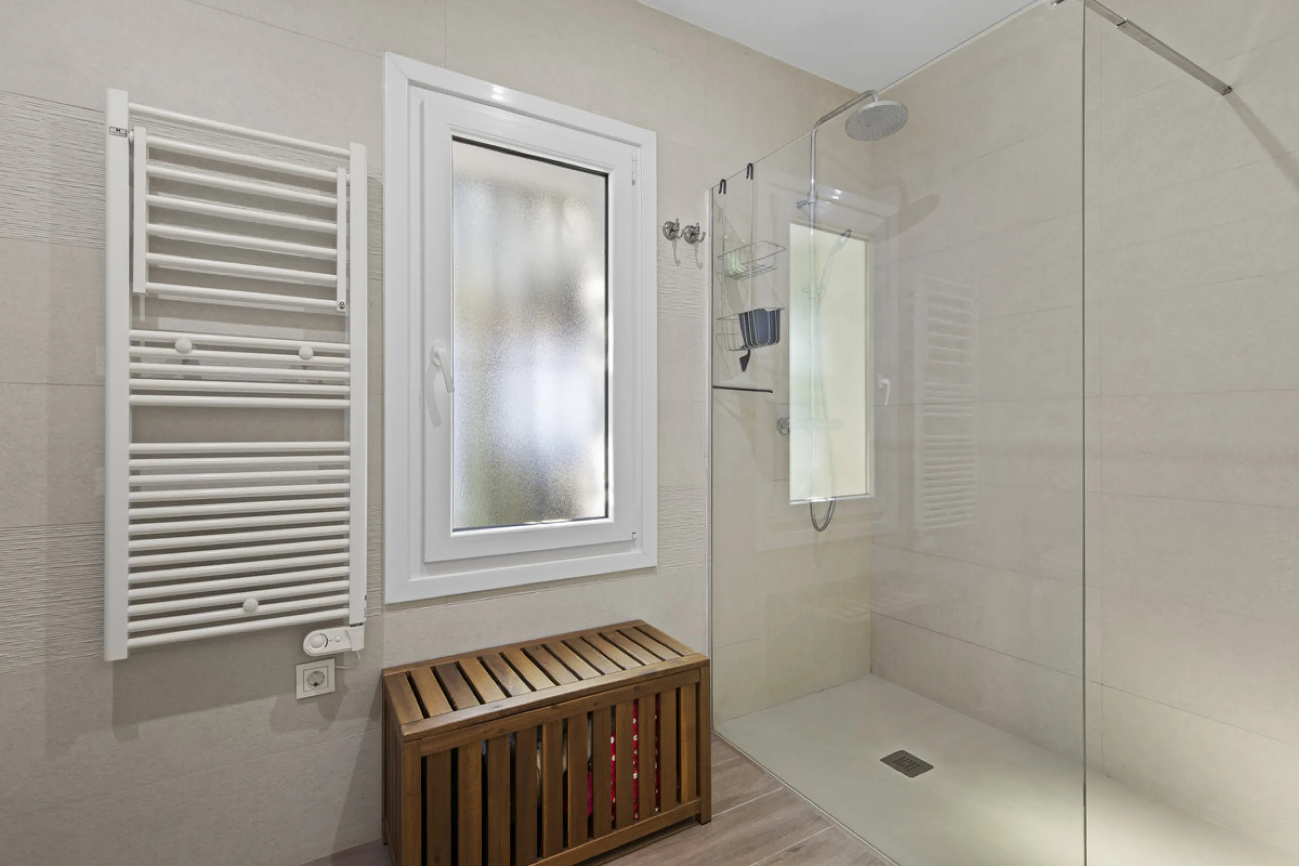 House - Detached Villa в продаже в Marbella, Málaga. В доме 4 спален и 3 ванных комнат. Площадь дома 230 м². Площадь участка 936 м²