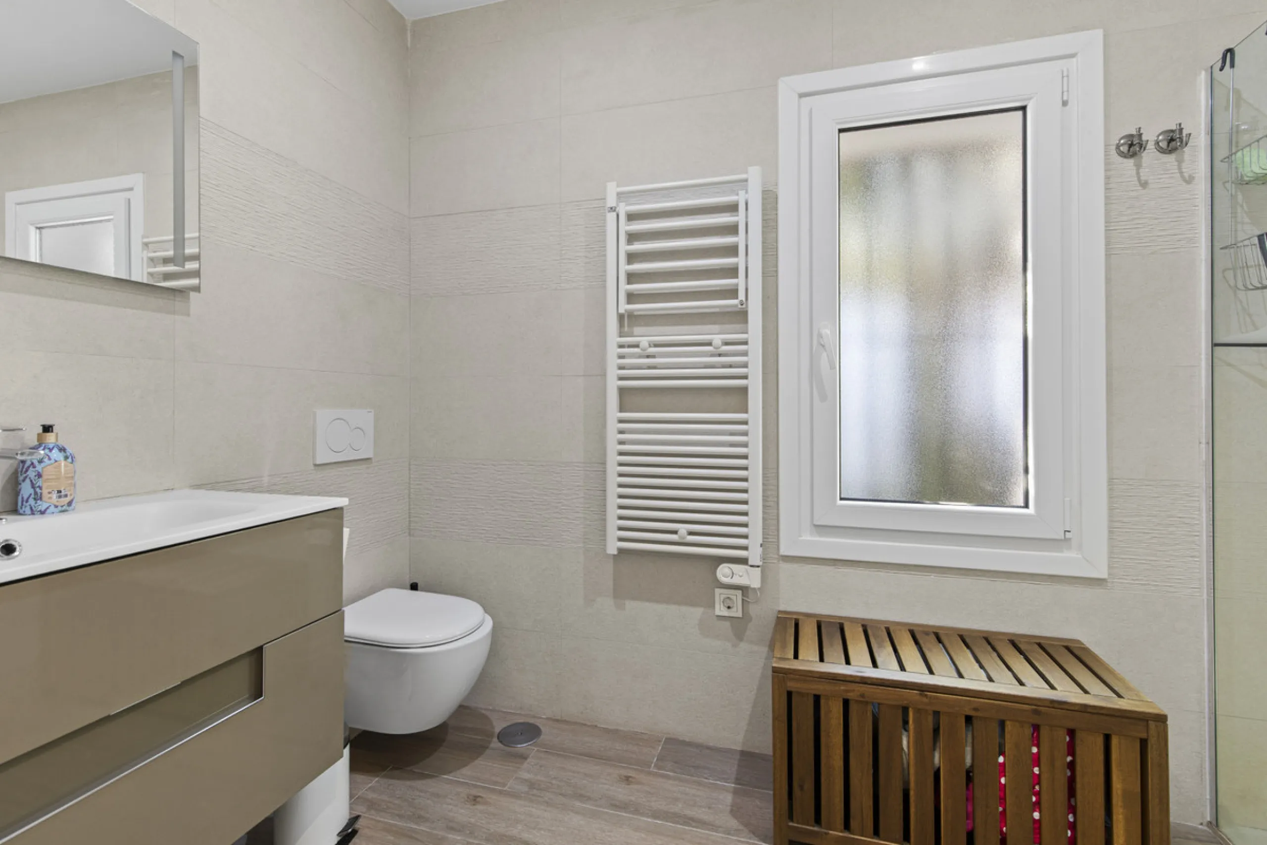 House - Detached Villa в продаже в Marbella, Málaga. В доме 4 спален и 3 ванных комнат. Площадь дома 230 м². Площадь участка 936 м²