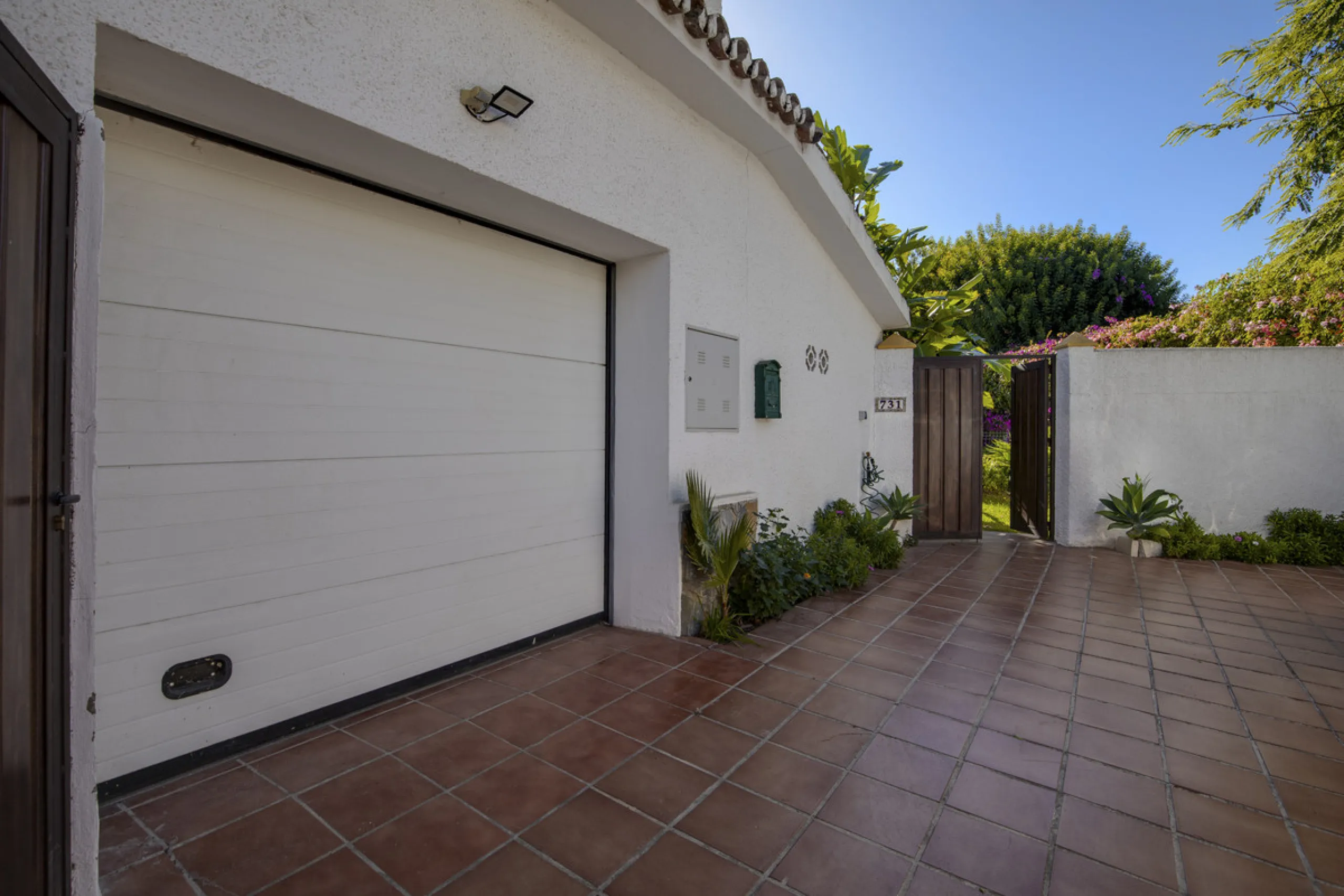 House - Detached Villa в продаже в Marbella, Málaga. В доме 4 спален и 3 ванных комнат. Площадь дома 230 м². Площадь участка 936 м²