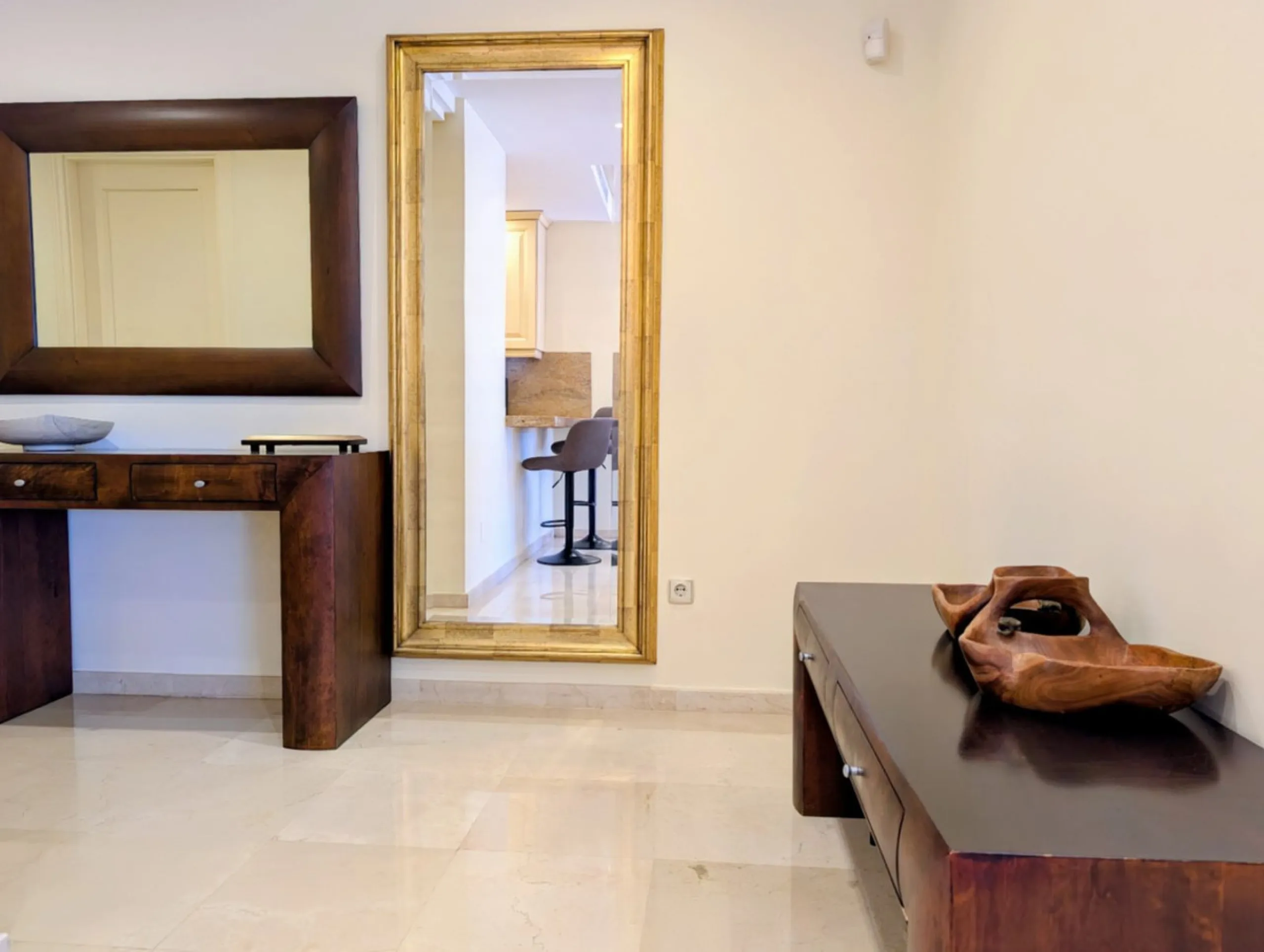 Centrally located with great views & privacy, this stunning penthouse benefits from sunlight all day and enjoys spectacular sunsets from the upper terrace.