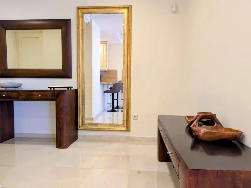 Centrally located with great views & privacy, this stunning penthouse benefits from sunlight all day and enjoys spectacular sunsets from the upper terrace.