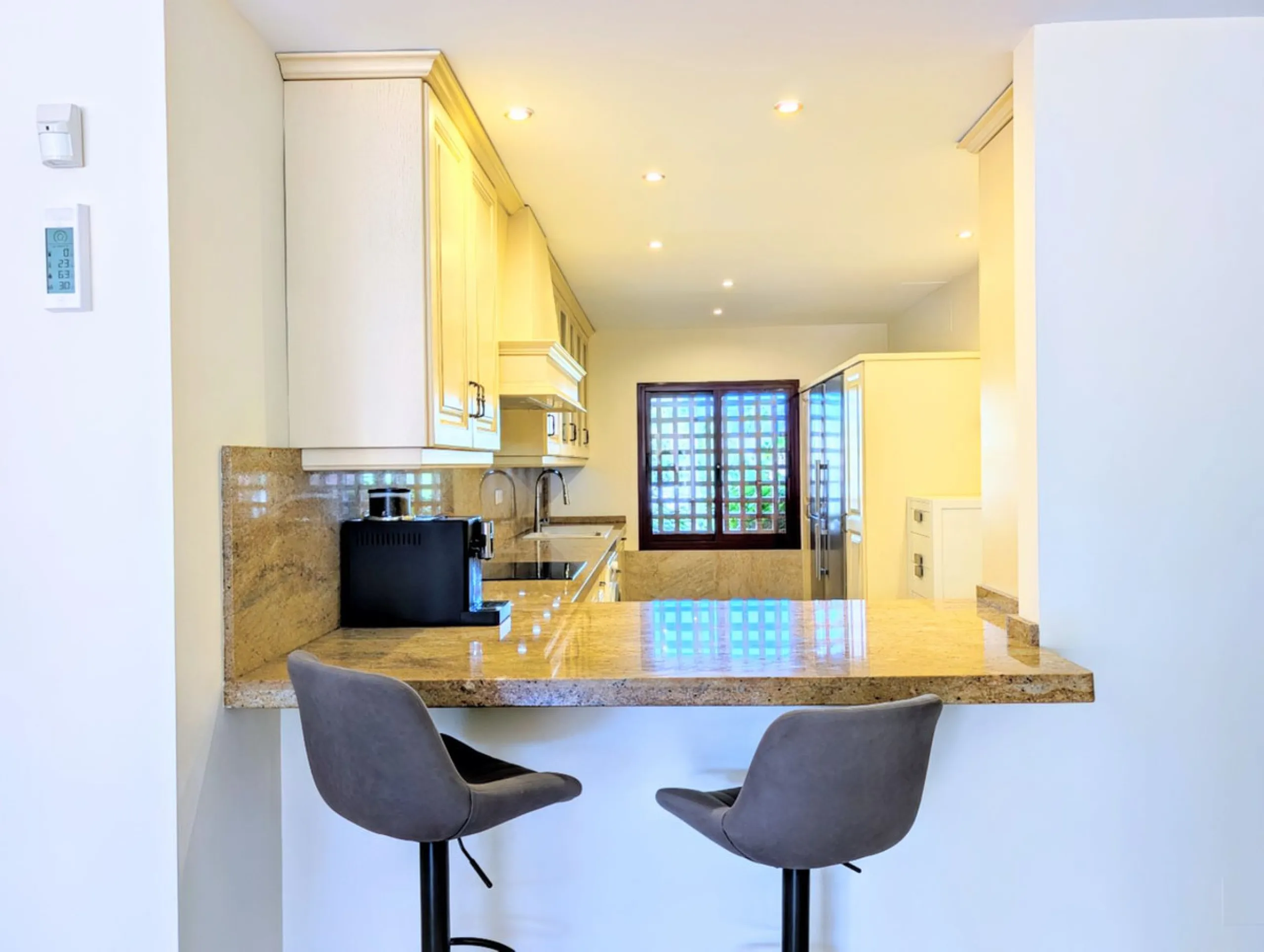 Centrally located with great views & privacy, this stunning penthouse benefits from sunlight all day and enjoys spectacular sunsets from the upper terrace.