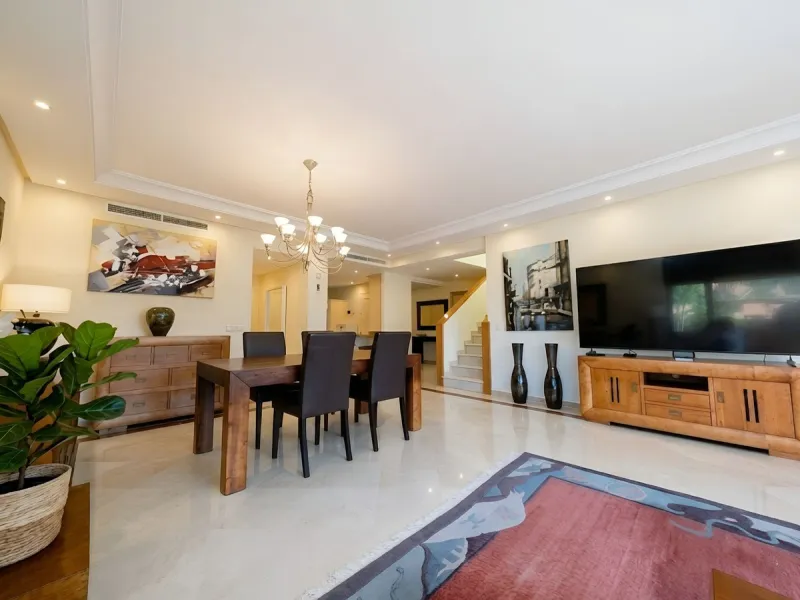Centrally located with great views & privacy, this stunning penthouse benefits from sunlight all day and enjoys spectacular sunsets from the upper terrace.
