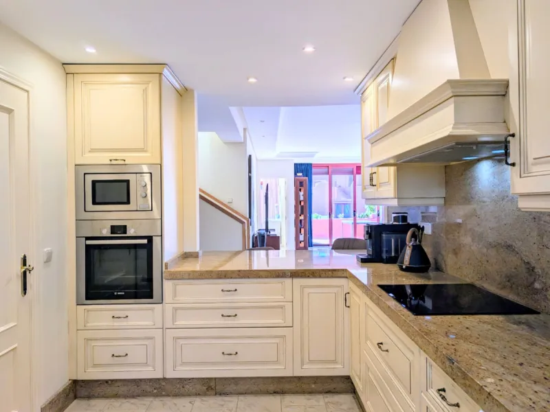 Centrally located with great views & privacy, this stunning penthouse benefits from sunlight all day and enjoys spectacular sunsets from the upper terrace.