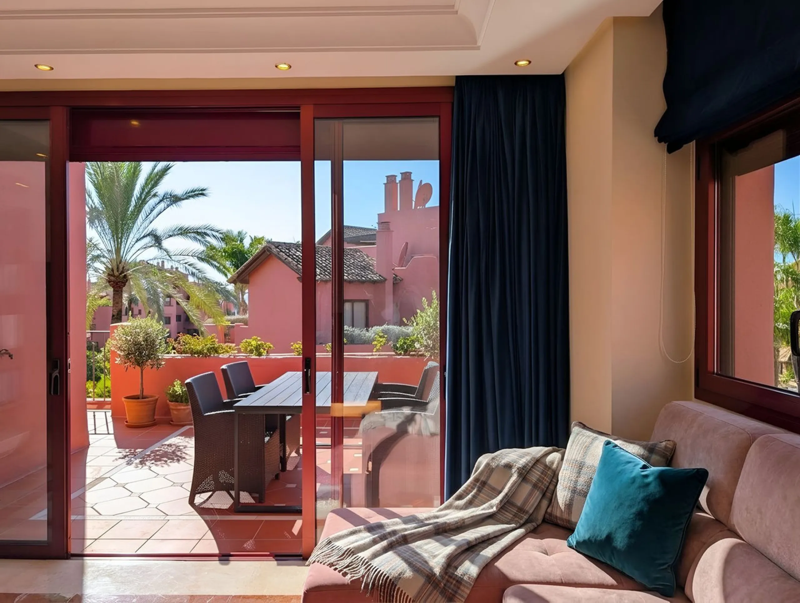 Centrally located with great views & privacy, this stunning penthouse benefits from sunlight all day and enjoys spectacular sunsets from the upper terrace.
