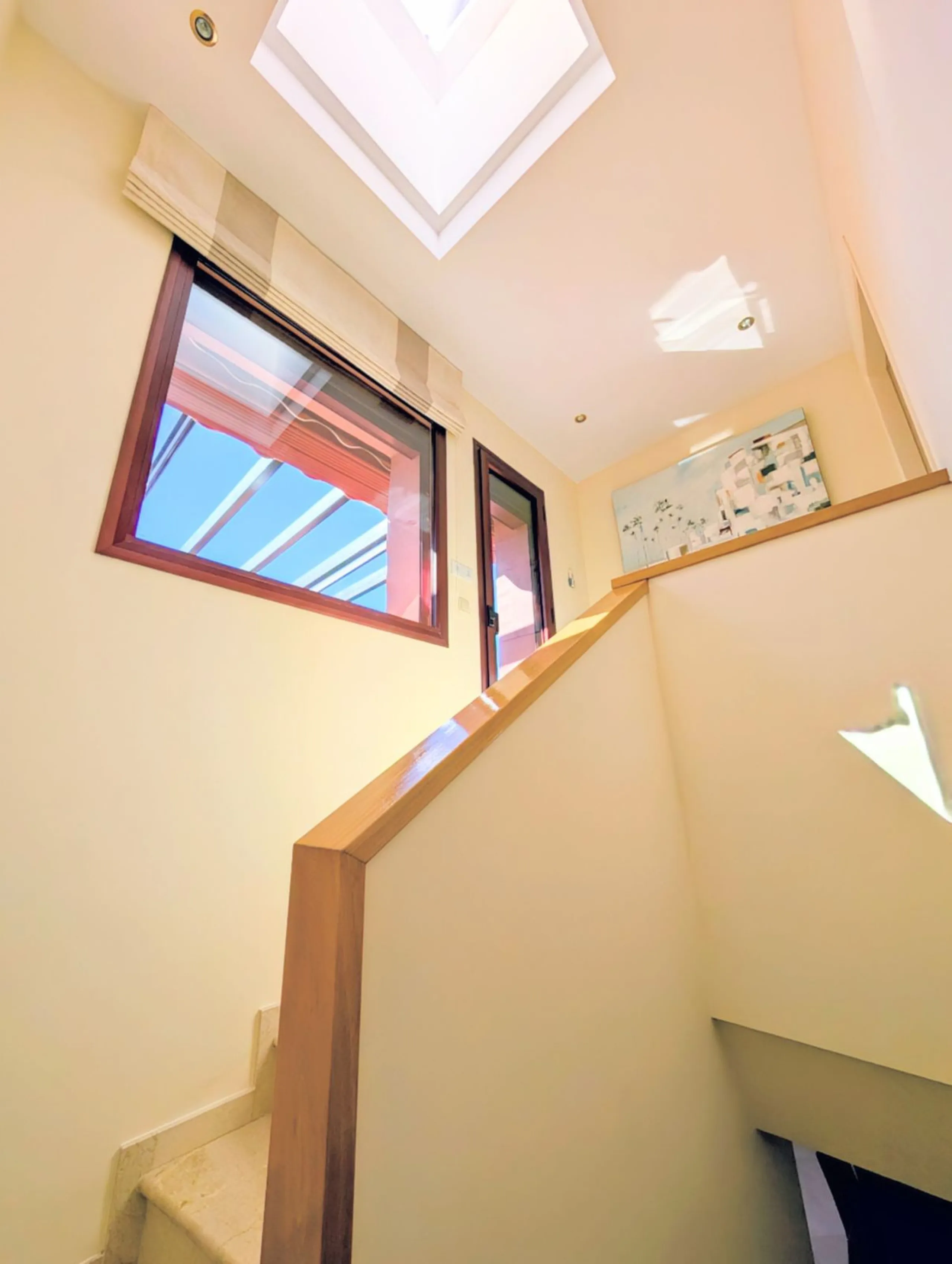 Centrally located with great views & privacy, this stunning penthouse benefits from sunlight all day and enjoys spectacular sunsets from the upper terrace.