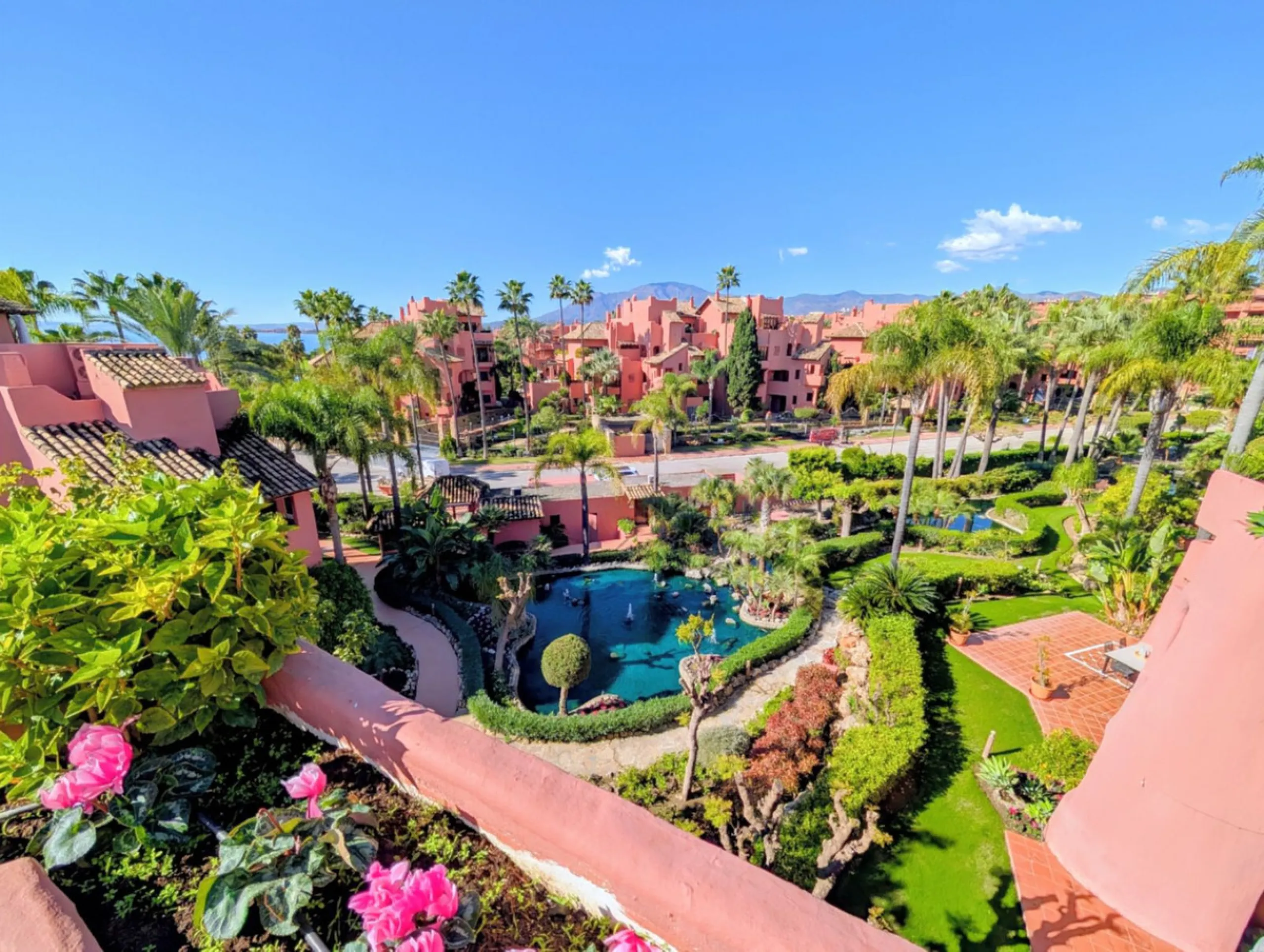 Centrally located with great views & privacy, this stunning penthouse benefits from sunlight all day and enjoys spectacular sunsets from the upper terrace.