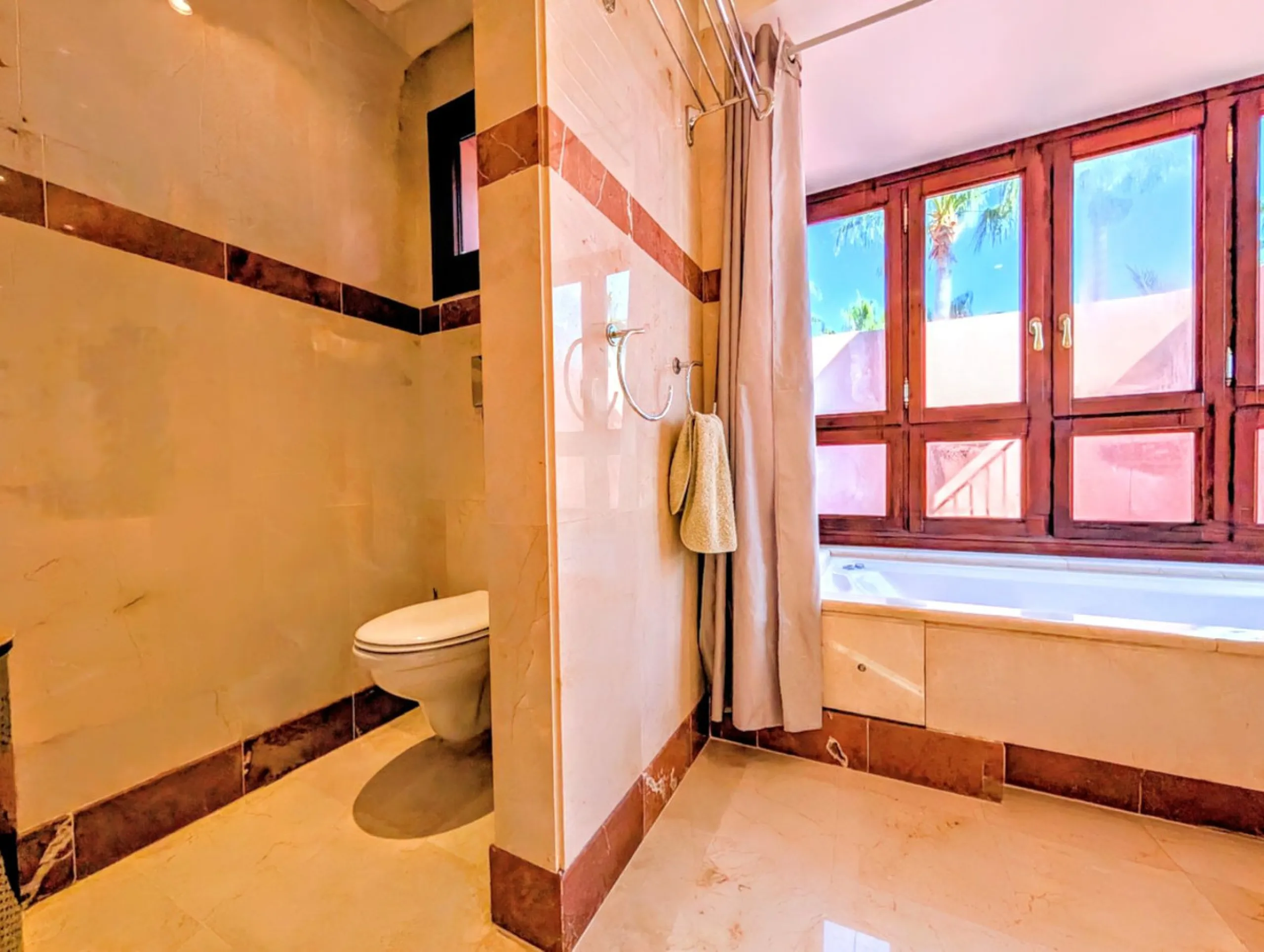 Centrally located with great views & privacy, this stunning penthouse benefits from sunlight all day and enjoys spectacular sunsets from the upper terrace.