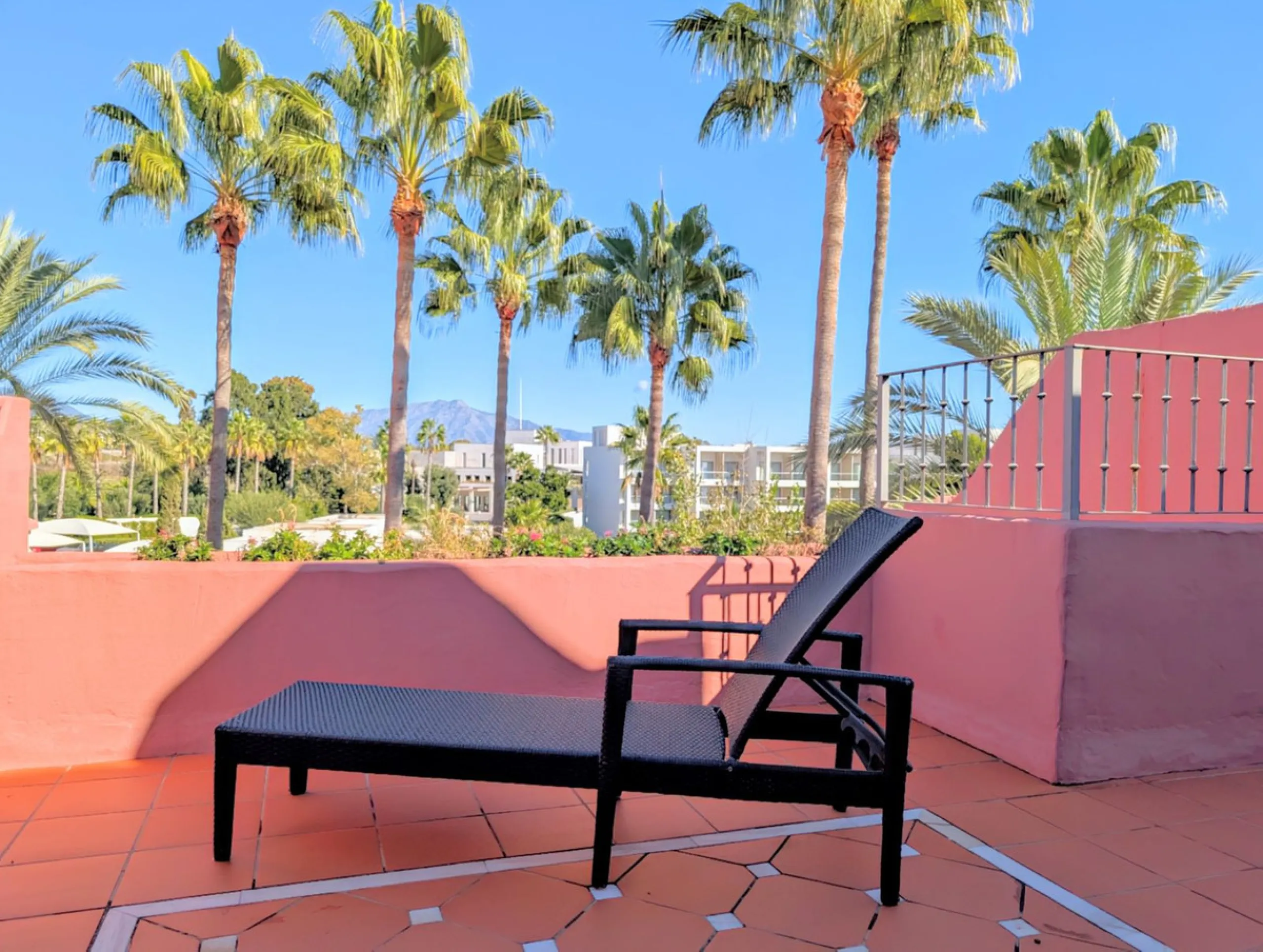 Centrally located with great views & privacy, this stunning penthouse benefits from sunlight all day and enjoys spectacular sunsets from the upper terrace.