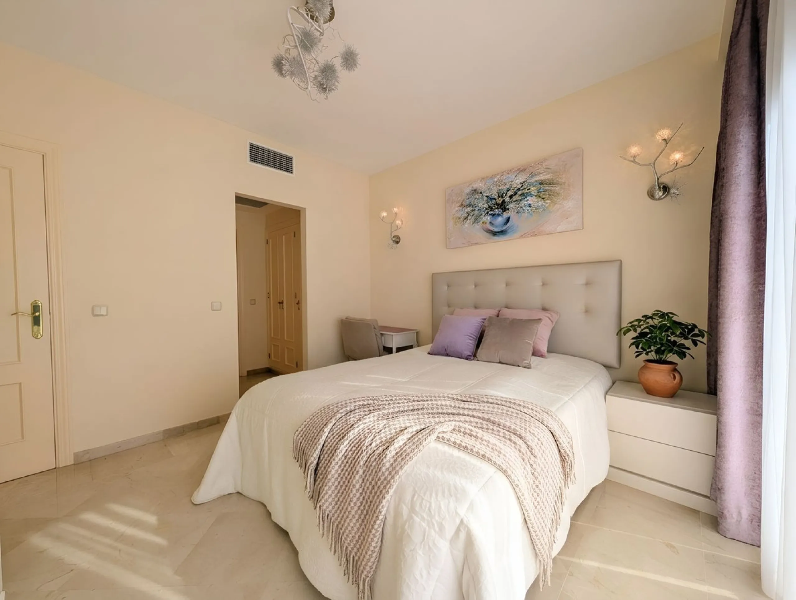 Centrally located with great views & privacy, this stunning penthouse benefits from sunlight all day and enjoys spectacular sunsets from the upper terrace.