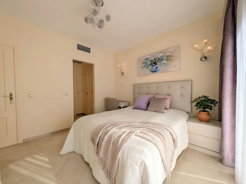 Centrally located with great views & privacy, this stunning penthouse benefits from sunlight all day and enjoys spectacular sunsets from the upper terrace.
