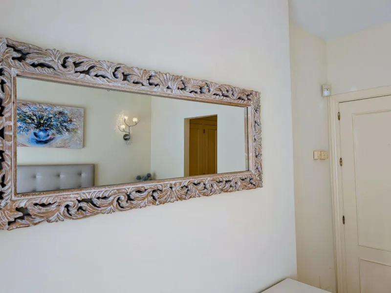 Centrally located with great views & privacy, this stunning penthouse benefits from sunlight all day and enjoys spectacular sunsets from the upper terrace.