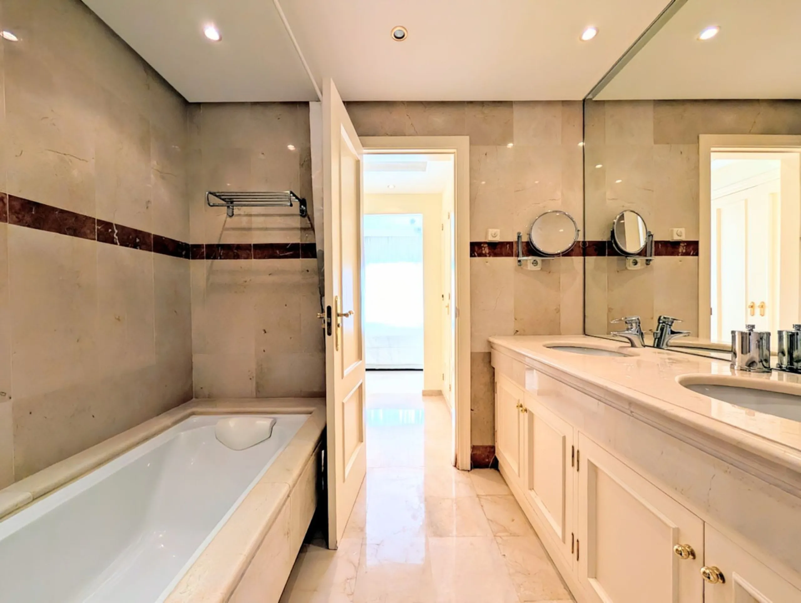 Centrally located with great views & privacy, this stunning penthouse benefits from sunlight all day and enjoys spectacular sunsets from the upper terrace.