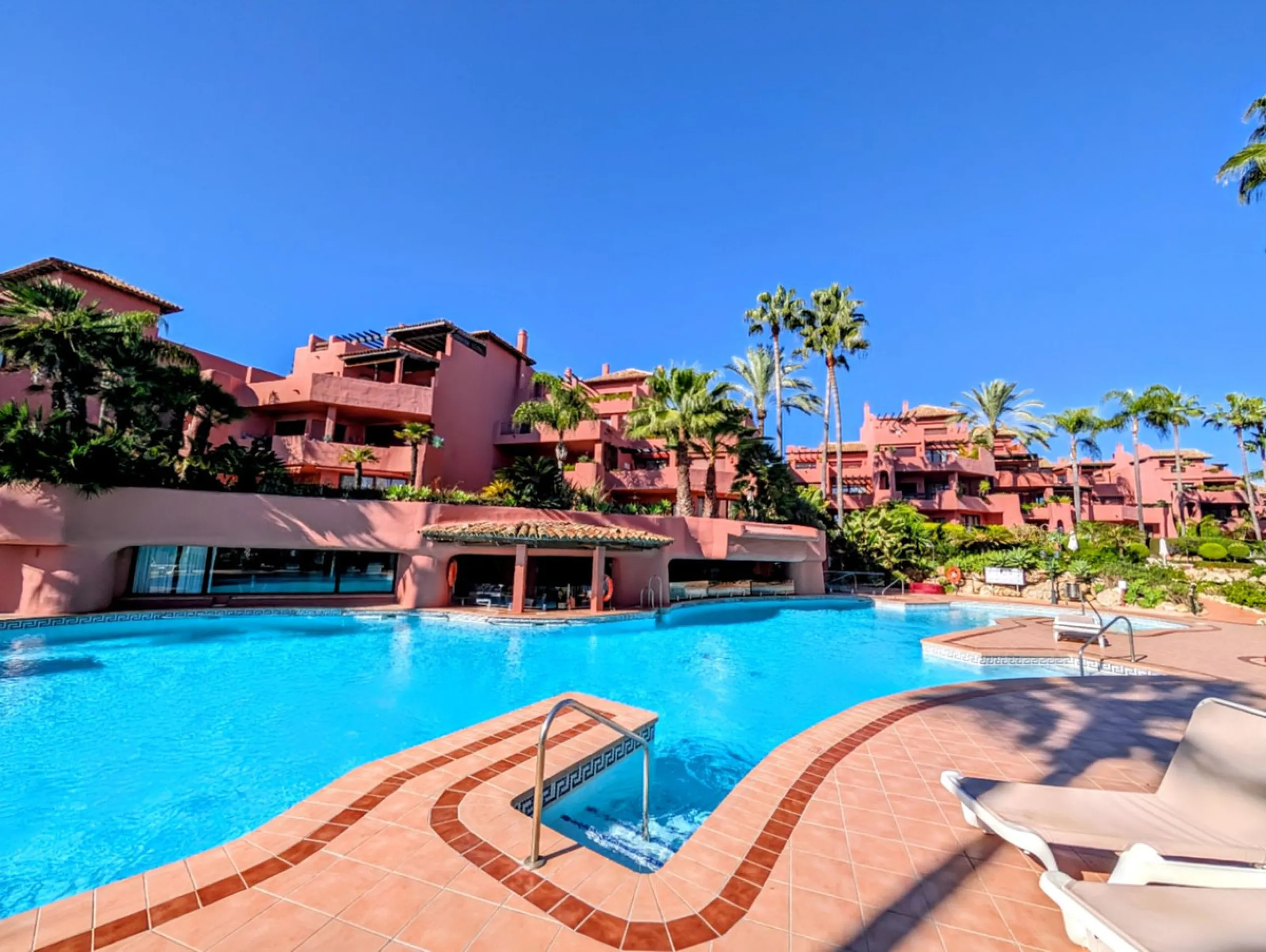 Centrally located with great views & privacy, this stunning penthouse benefits from sunlight all day and enjoys spectacular sunsets from the upper terrace.