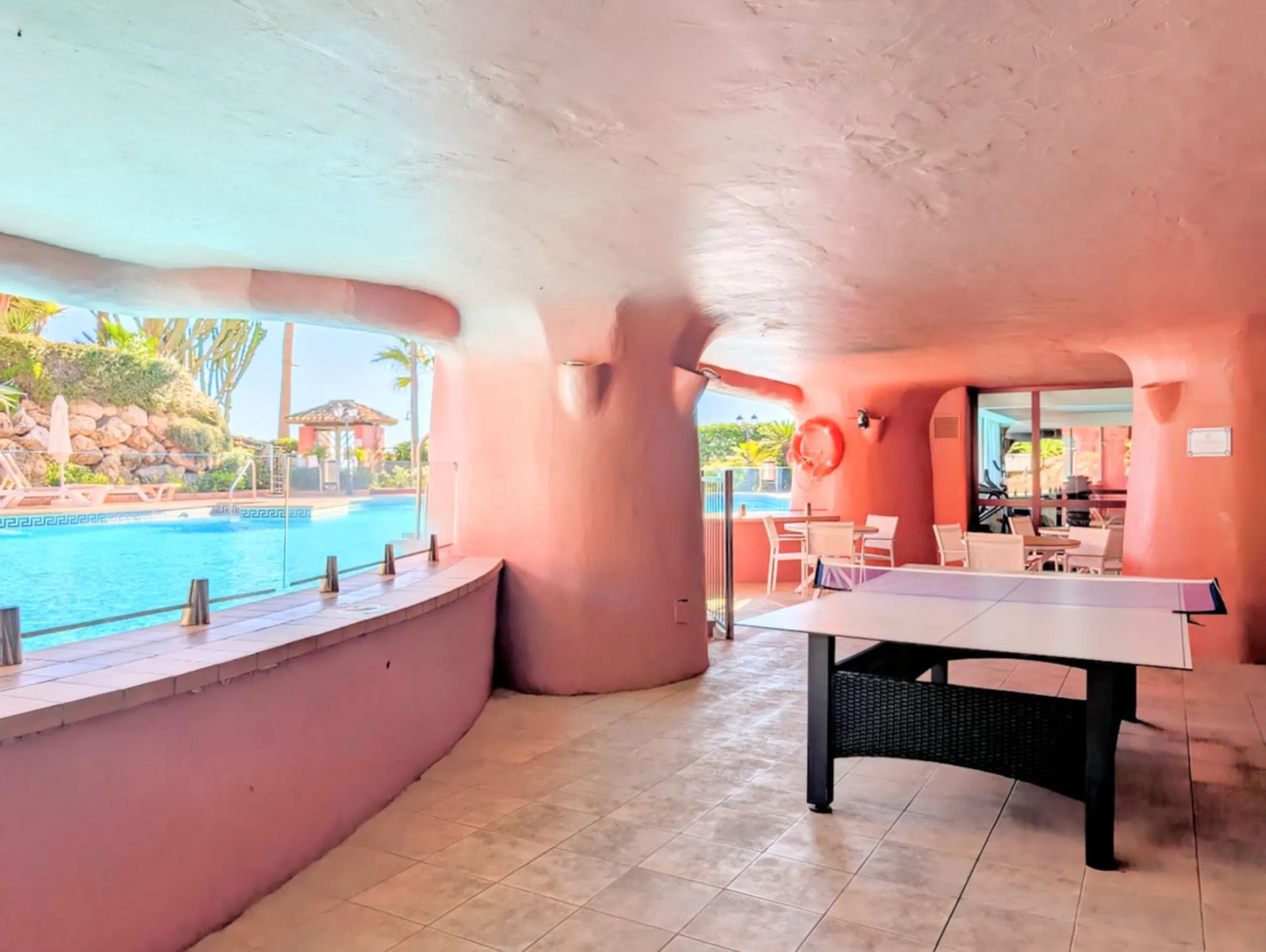 Centrally located with great views & privacy, this stunning penthouse benefits from sunlight all day and enjoys spectacular sunsets from the upper terrace.