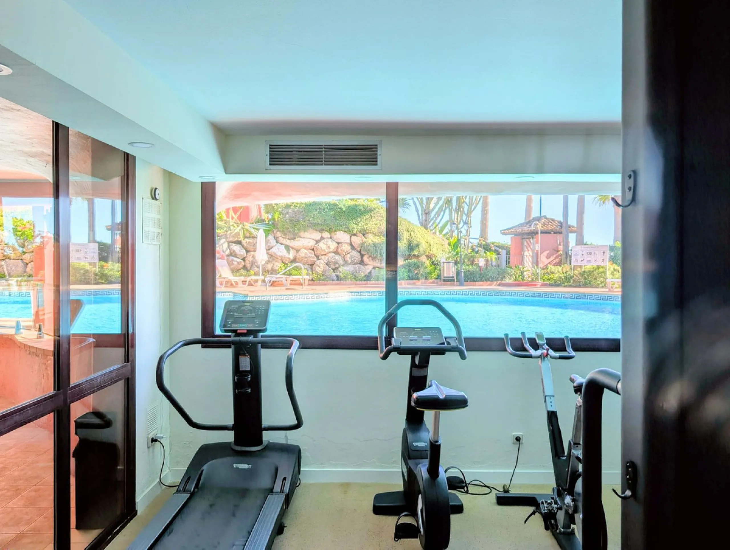 Centrally located with great views & privacy, this stunning penthouse benefits from sunlight all day and enjoys spectacular sunsets from the upper terrace.