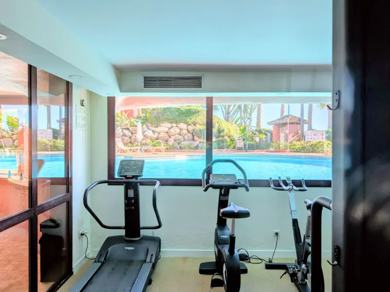 Centrally located with great views & privacy, this stunning penthouse benefits from sunlight all day and enjoys spectacular sunsets from the upper terrace.