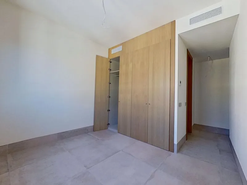 This stunning and luxurious new-build apartment boasts nearly 90 m² of living space.