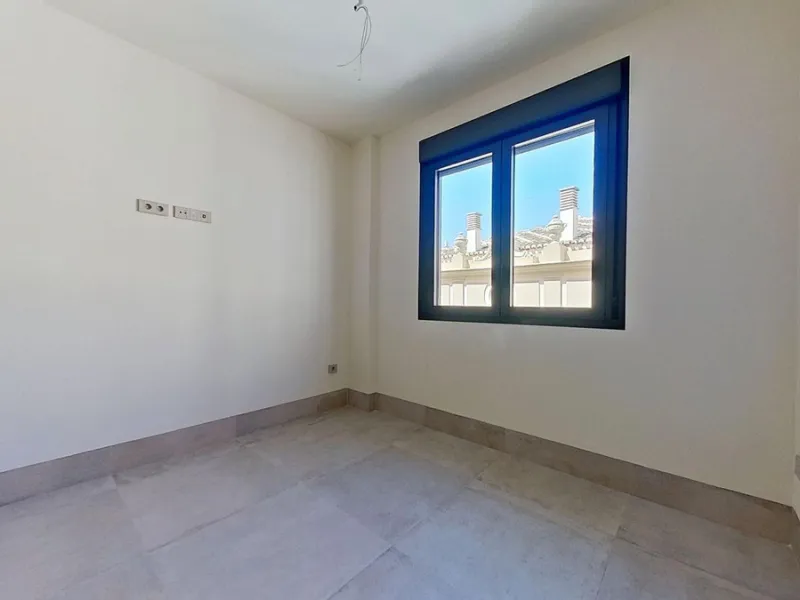 This stunning and luxurious new-build apartment boasts nearly 90 m² of living space.