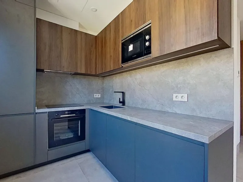This stunning and luxurious new-build apartment boasts nearly 90 m² of living space.