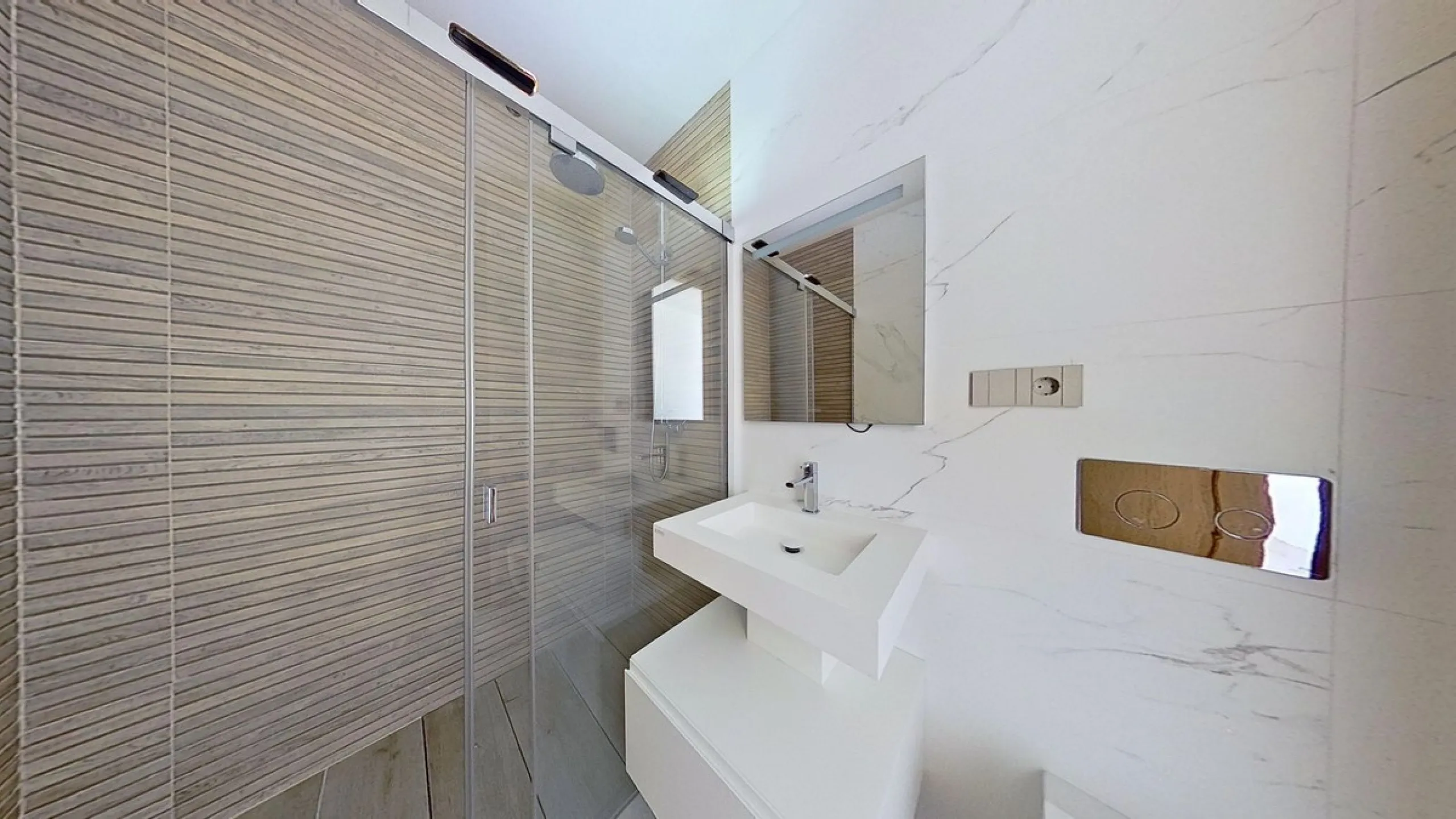 This stunning and luxurious new-build apartment boasts nearly 90 m² of living space.