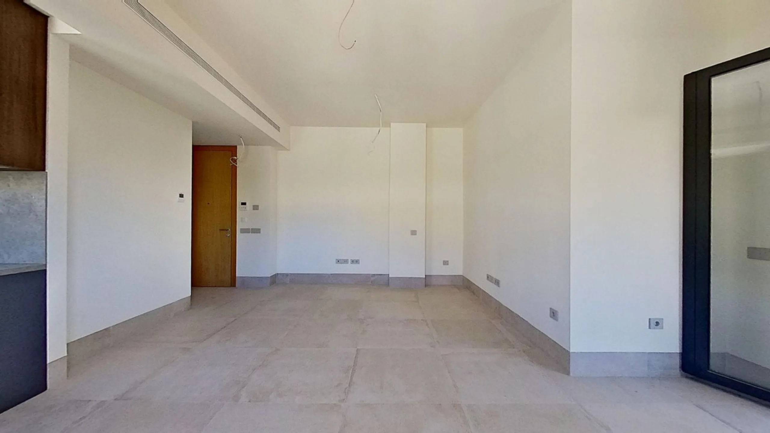 This stunning and luxurious new-build apartment boasts nearly 90 m² of living space.