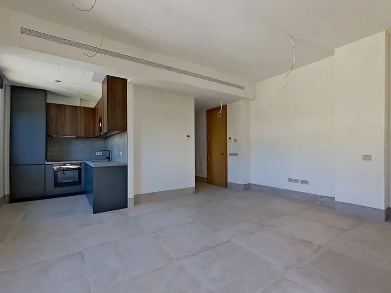 This stunning and luxurious new-build apartment boasts nearly 90 m² of living space.