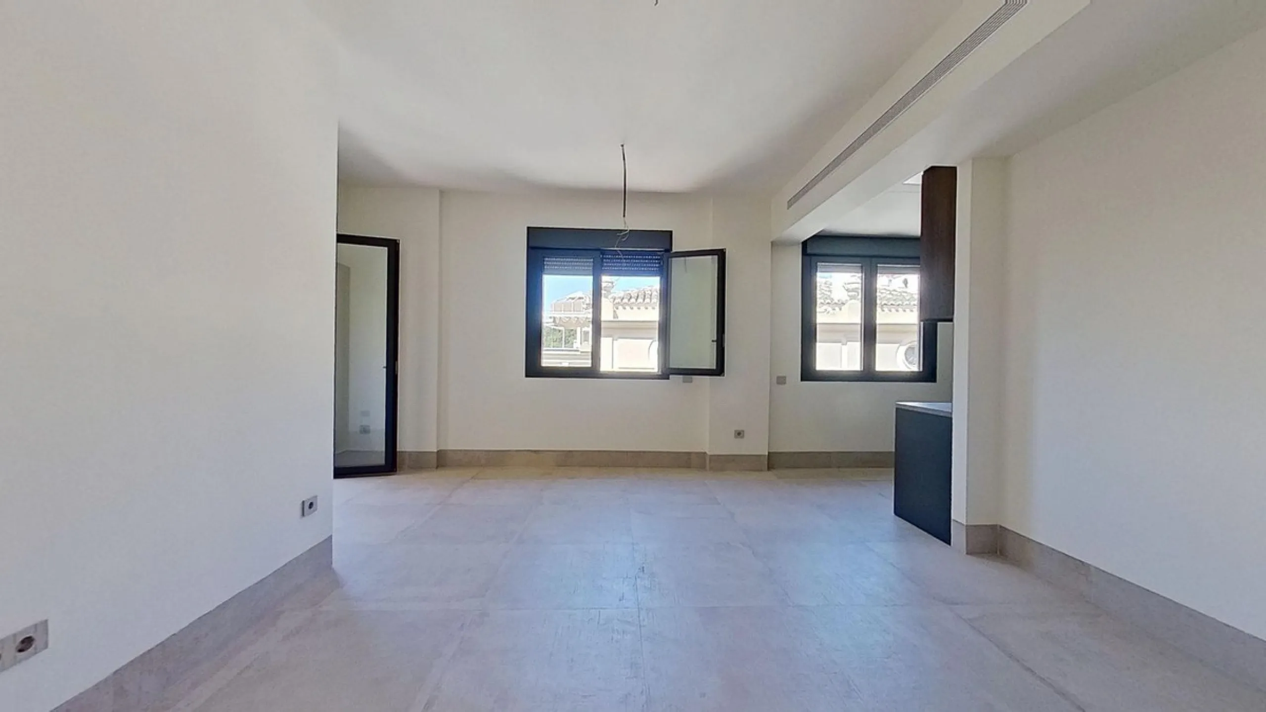 This stunning and luxurious new-build apartment boasts nearly 90 m² of living space.