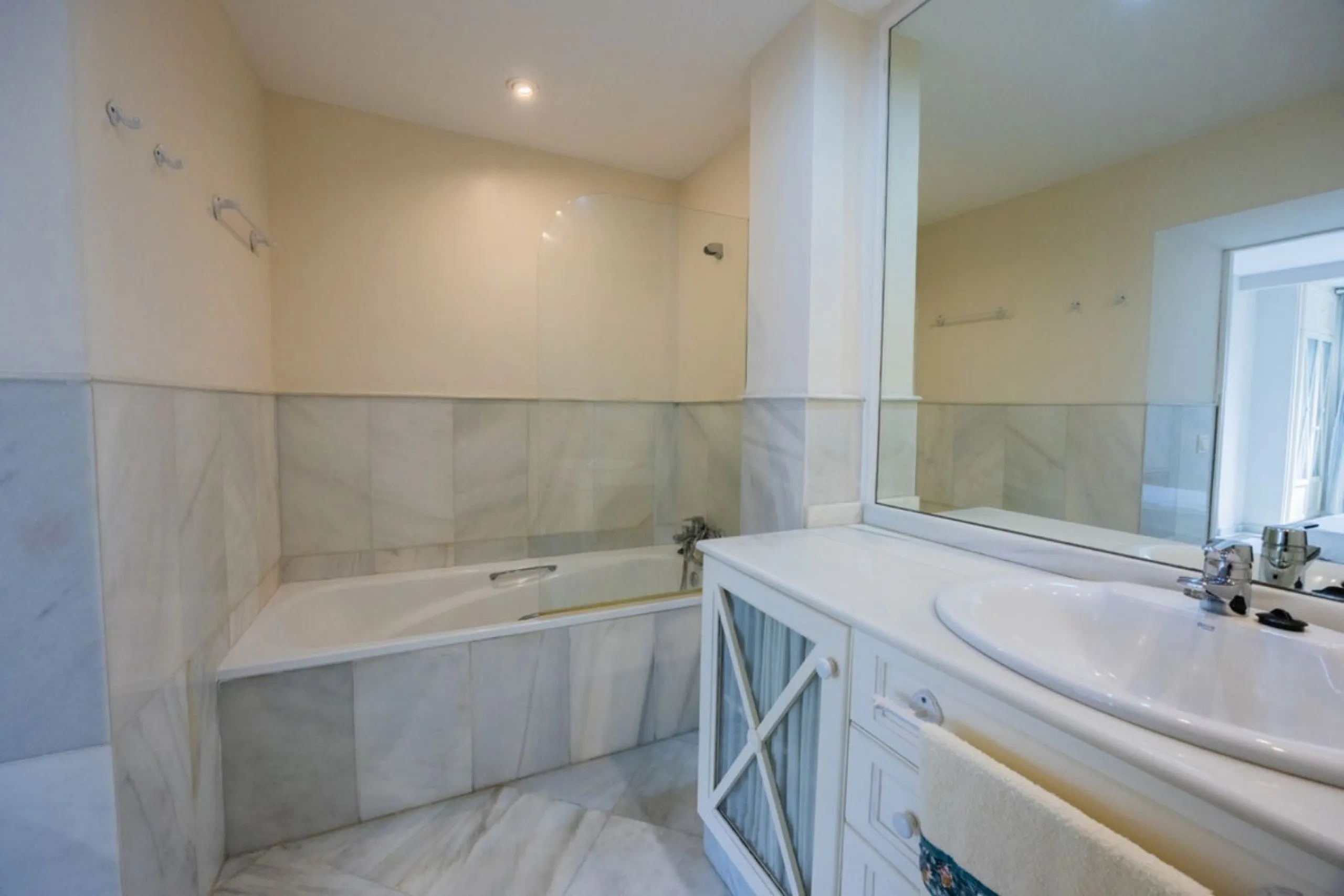 Middle Floor Apartment, Marbella, Costa del Sol.