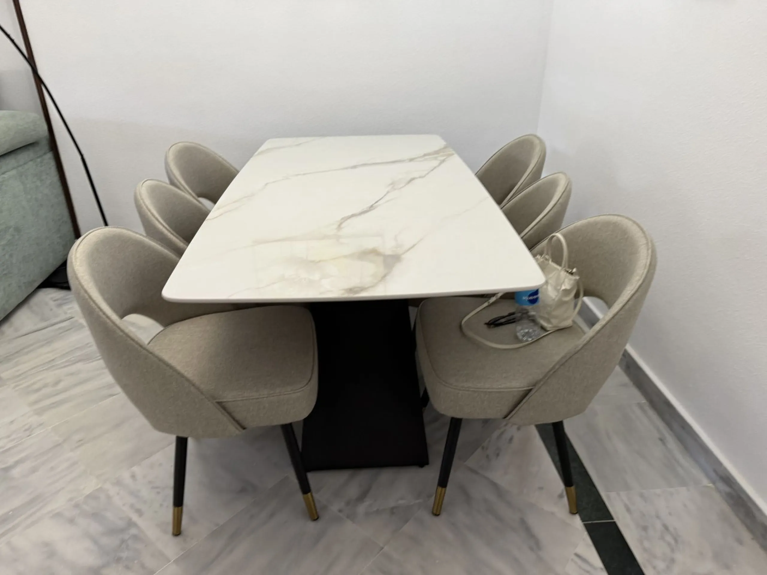 For sale apartment in the "Dama de Noche" complex, located on the ground floor with an underground parking space. It features two bedrooms, two bathrooms, a living room, a large terrace, and a private garden belonging to the apartment.