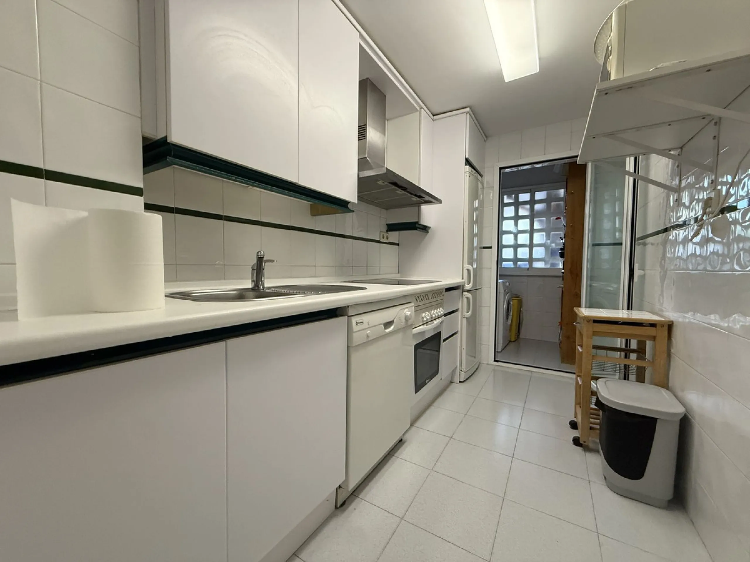 For sale apartment in the "Dama de Noche" complex, located on the ground floor with an underground parking space. It features two bedrooms, two bathrooms, a living room, a large terrace, and a private garden belonging to the apartment.