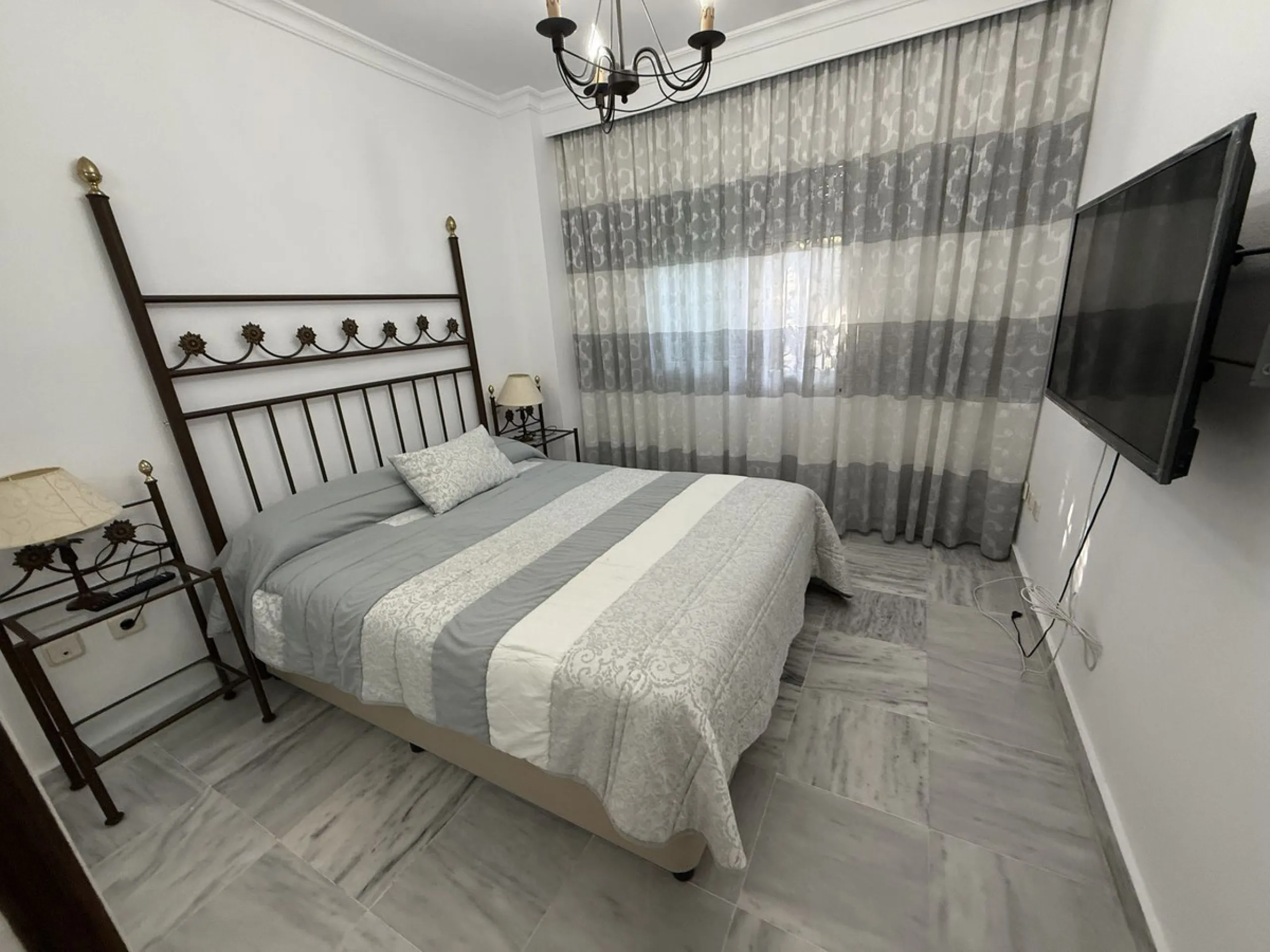 For sale apartment in the "Dama de Noche" complex, located on the ground floor with an underground parking space. It features two bedrooms, two bathrooms, a living room, a large terrace, and a private garden belonging to the apartment.