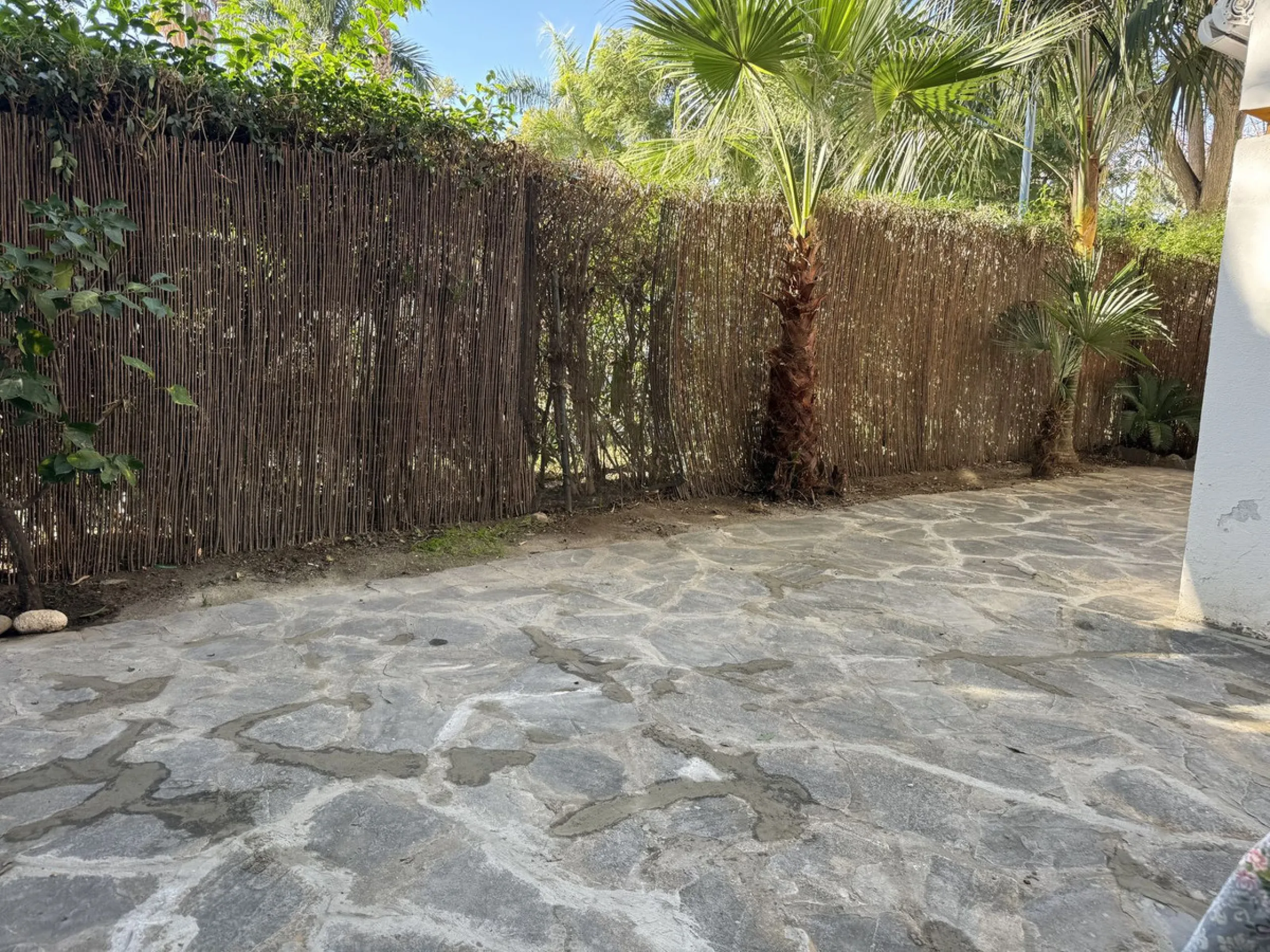 For sale apartment in the "Dama de Noche" complex, located on the ground floor with an underground parking space. It features two bedrooms, two bathrooms, a living room, a large terrace, and a private garden belonging to the apartment.