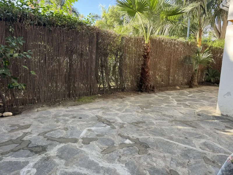 For sale apartment in the "Dama de Noche" complex, located on the ground floor with an underground parking space. It features two bedrooms, two bathrooms, a living room, a large terrace, and a private garden belonging to the apartment.