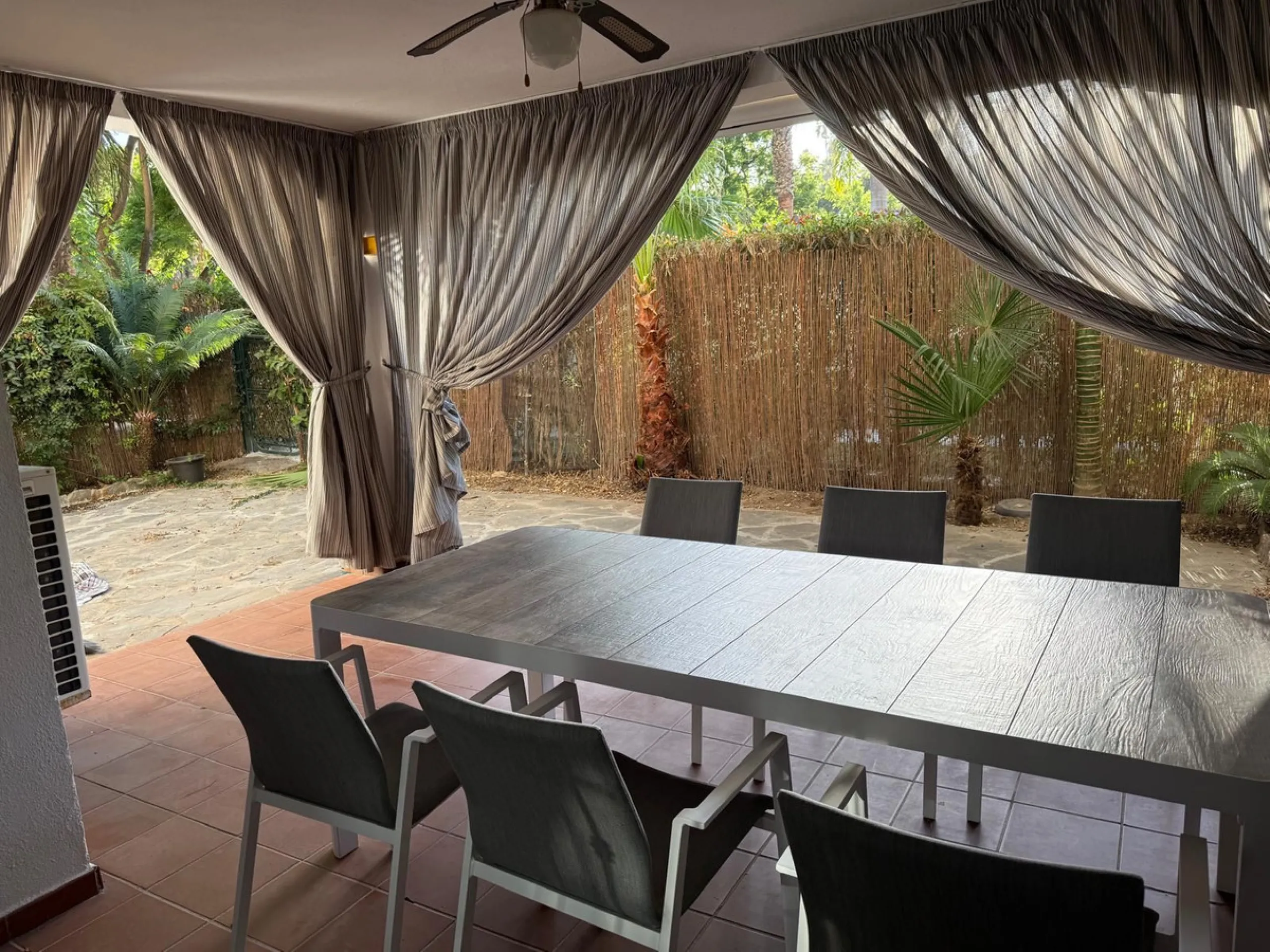 For sale apartment in the "Dama de Noche" complex, located on the ground floor with an underground parking space. It features two bedrooms, two bathrooms, a living room, a large terrace, and a private garden belonging to the apartment.