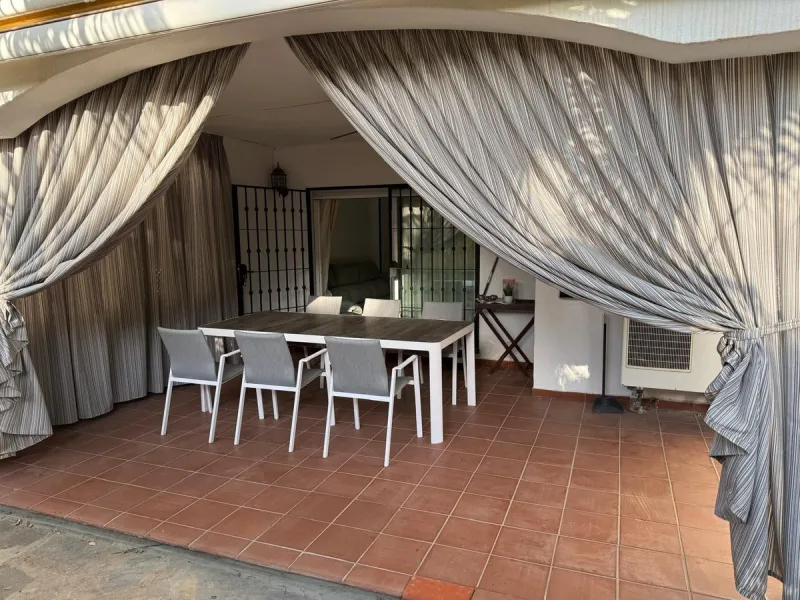 For sale apartment in the "Dama de Noche" complex, located on the ground floor with an underground parking space. It features two bedrooms, two bathrooms, a living room, a large terrace, and a private garden belonging to the apartment.