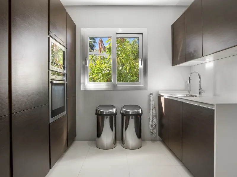 Ideally located in the heart of Nueva Andalucía, this elegant contemporary villa combines modern design, Mediterranean charm, and a prime Marbella address. Within walking distance to Centro Plaza and Puerto Banús, the property enjoys one of the most conve