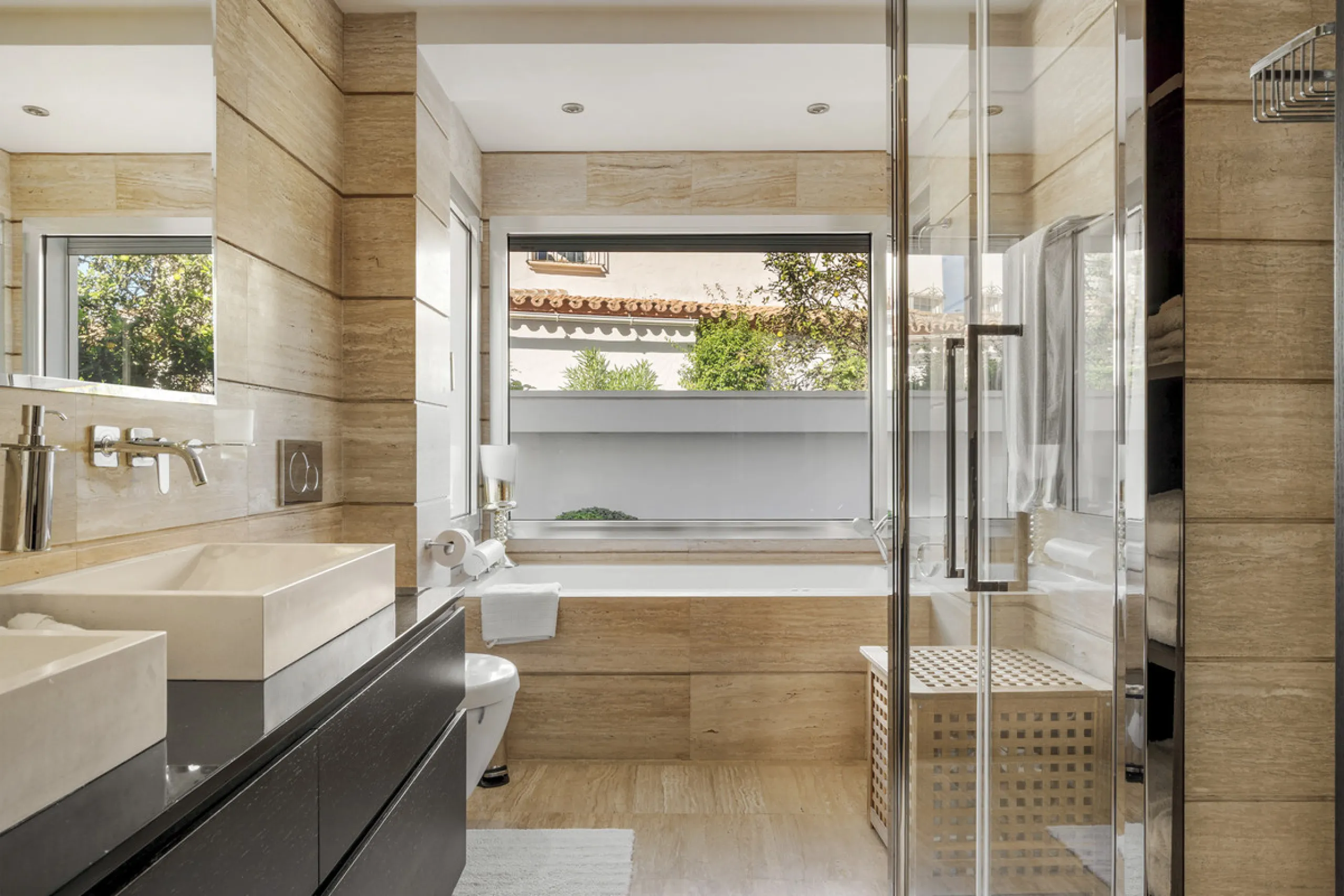 Ideally located in the heart of Nueva Andalucía, this elegant contemporary villa combines modern design, Mediterranean charm, and a prime Marbella address. Within walking distance to Centro Plaza and Puerto Banús, the property enjoys one of the most conve
