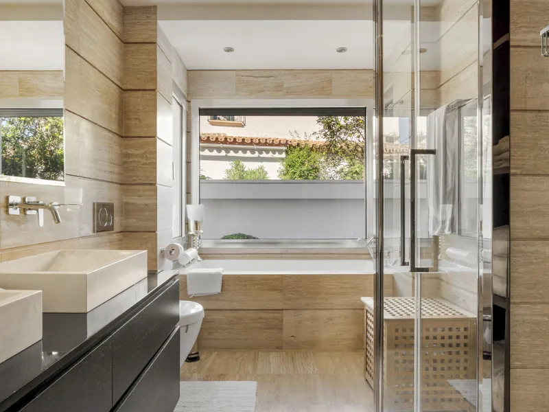 Ideally located in the heart of Nueva Andalucía, this elegant contemporary villa combines modern design, Mediterranean charm, and a prime Marbella address. Within walking distance to Centro Plaza and Puerto Banús, the property enjoys one of the most conve