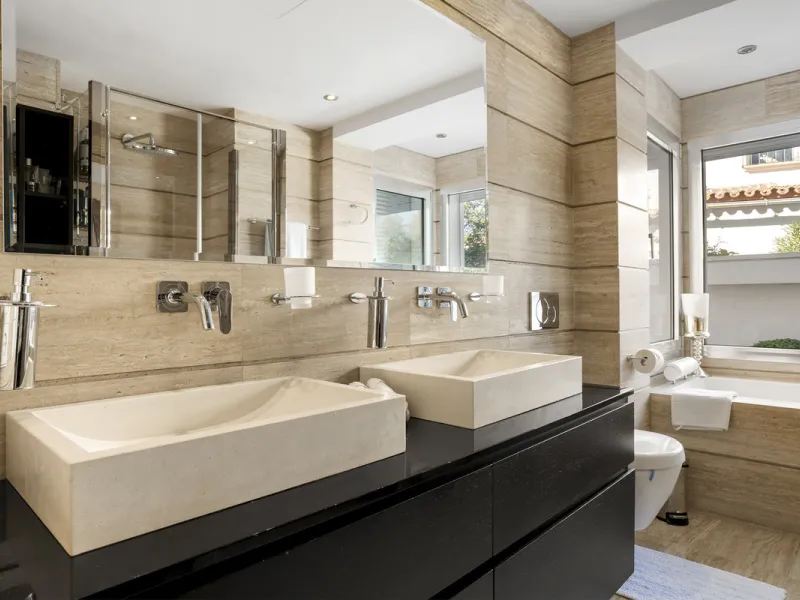 Ideally located in the heart of Nueva Andalucía, this elegant contemporary villa combines modern design, Mediterranean charm, and a prime Marbella address. Within walking distance to Centro Plaza and Puerto Banús, the property enjoys one of the most conve