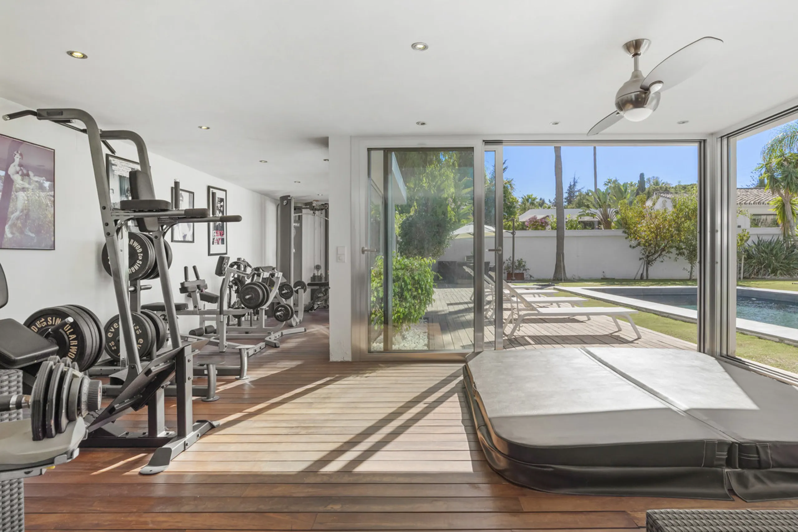 Ideally located in the heart of Nueva Andalucía, this elegant contemporary villa combines modern design, Mediterranean charm, and a prime Marbella address. Within walking distance to Centro Plaza and Puerto Banús, the property enjoys one of the most conve