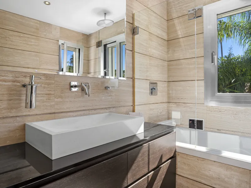 Ideally located in the heart of Nueva Andalucía, this elegant contemporary villa combines modern design, Mediterranean charm, and a prime Marbella address. Within walking distance to Centro Plaza and Puerto Banús, the property enjoys one of the most conve