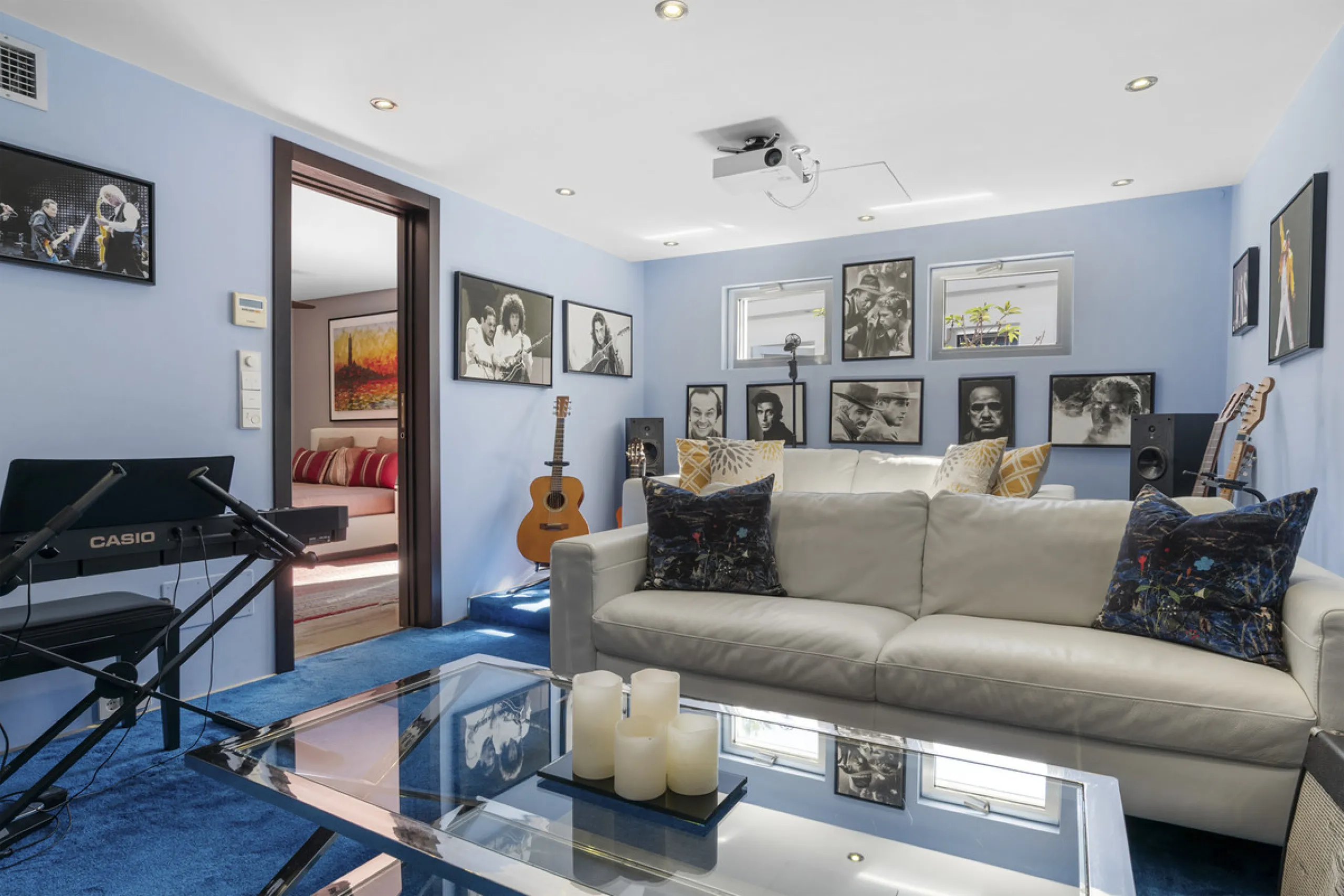Ideally located in the heart of Nueva Andalucía, this elegant contemporary villa combines modern design, Mediterranean charm, and a prime Marbella address. Within walking distance to Centro Plaza and Puerto Banús, the property enjoys one of the most conve