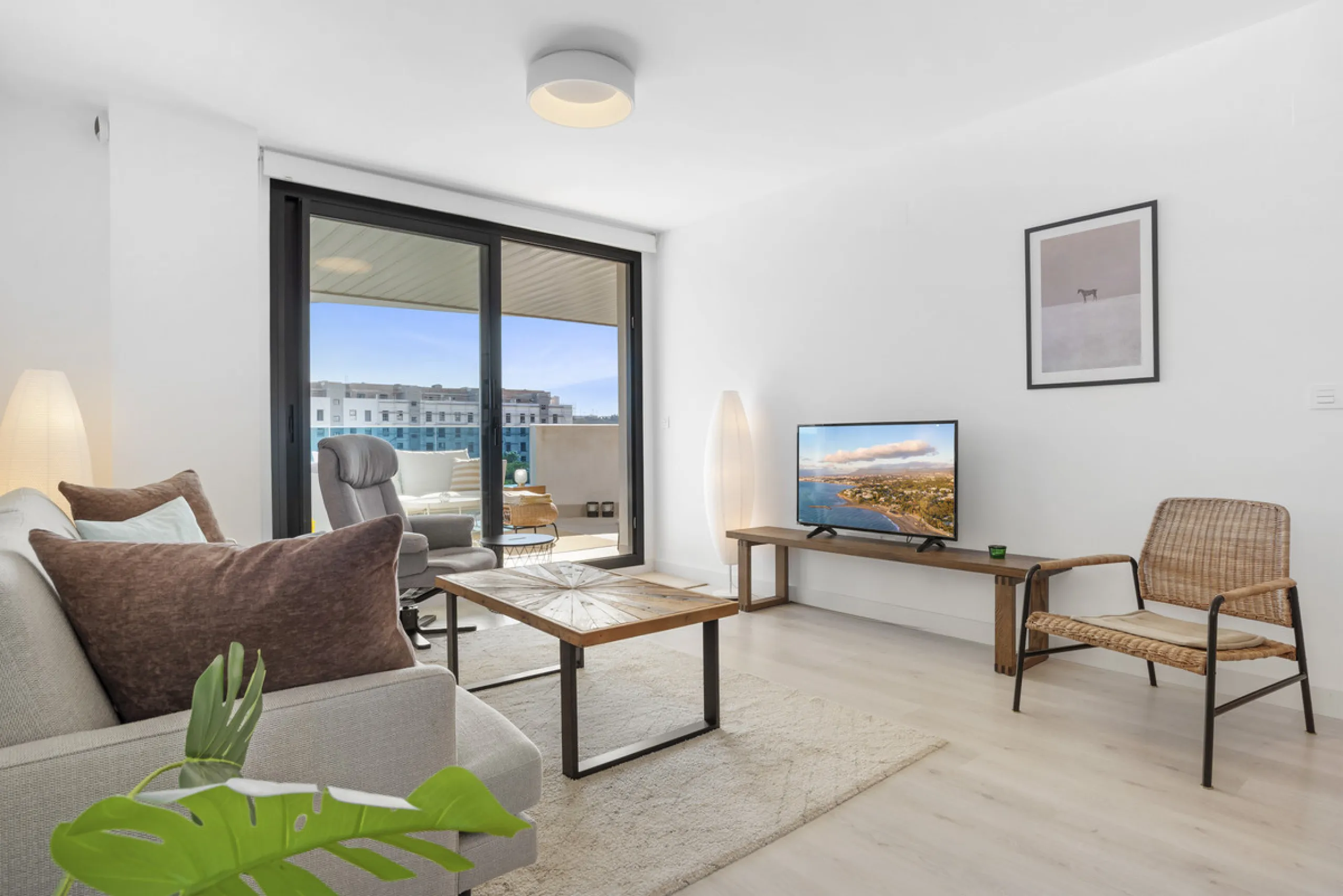 Apartment - Middle Floor Apartment в продаже в Mijas, Málaga. В доме 2 спален и 2 ванных комнат. Площадь дома 115 м²