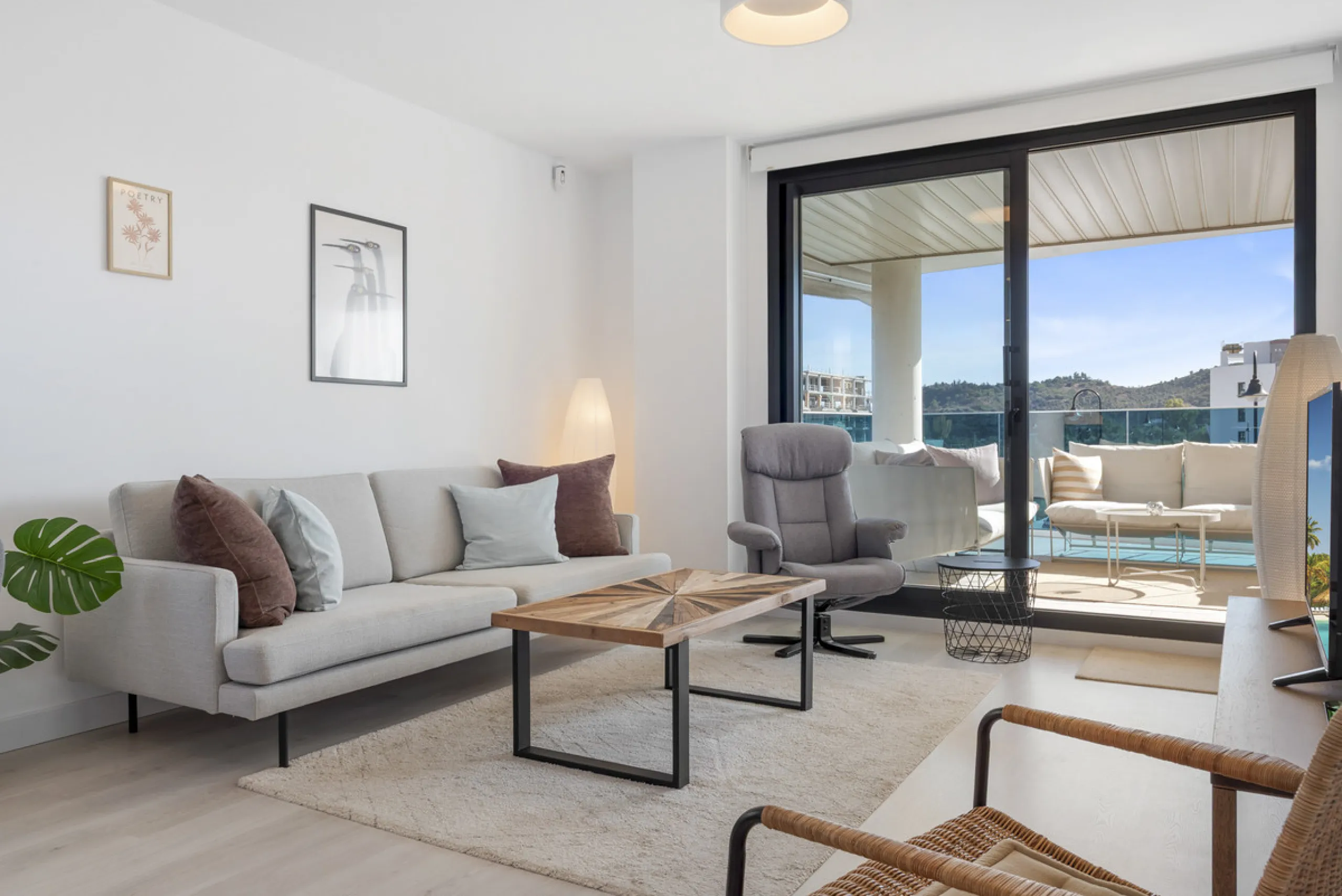 Apartment - Middle Floor Apartment в продаже в Mijas, Málaga. В доме 2 спален и 2 ванных комнат. Площадь дома 115 м²