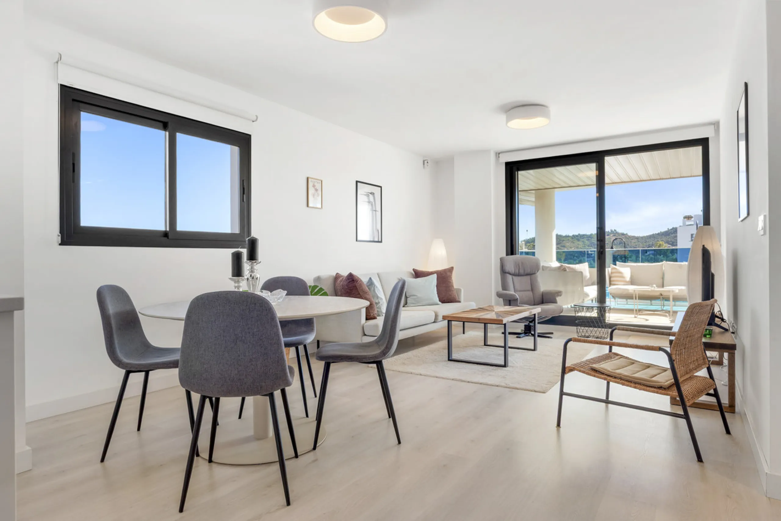 Apartment - Middle Floor Apartment в продаже в Mijas, Málaga. В доме 2 спален и 2 ванных комнат. Площадь дома 115 м²