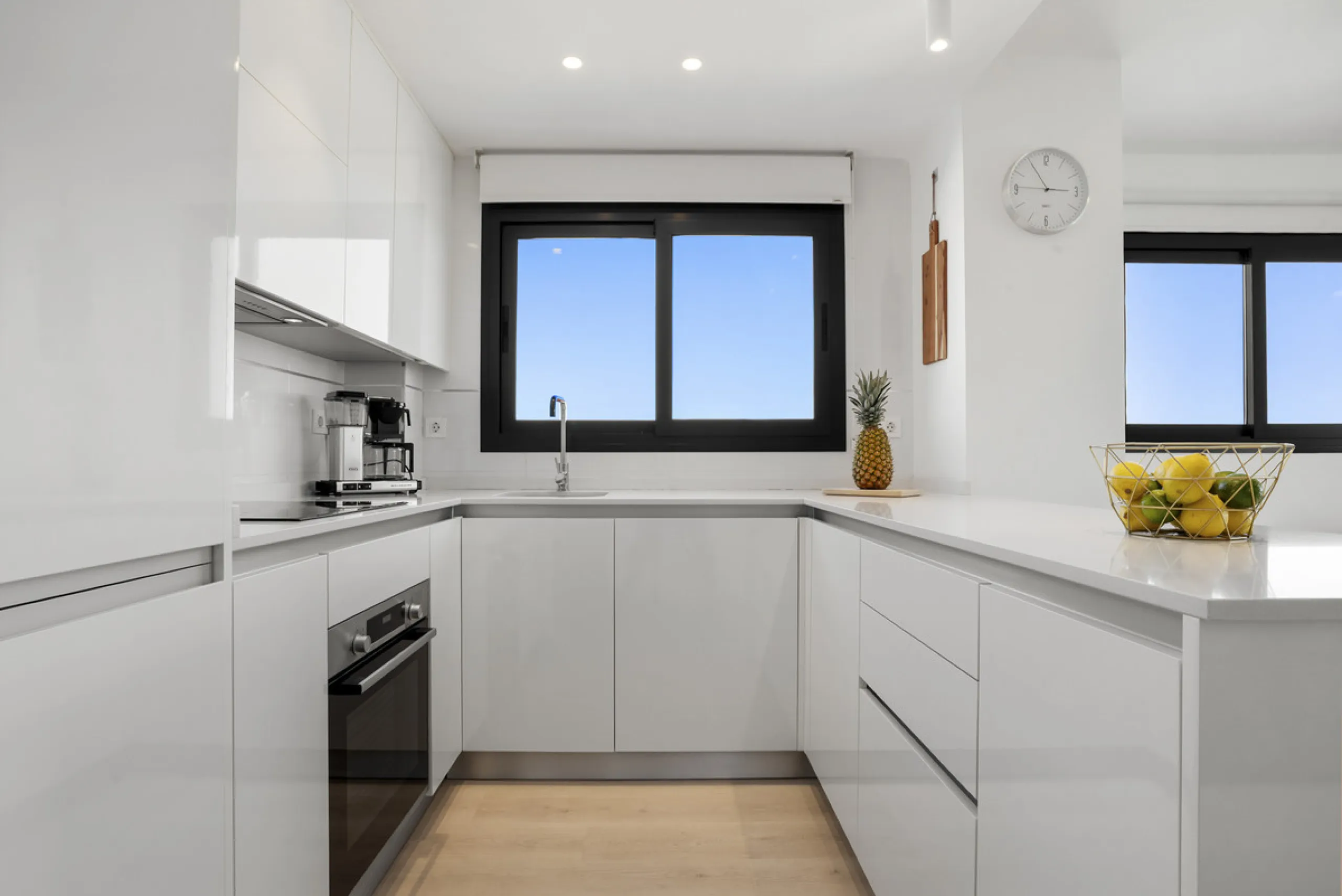 Apartment - Middle Floor Apartment в продаже в Mijas, Málaga. В доме 2 спален и 2 ванных комнат. Площадь дома 115 м²