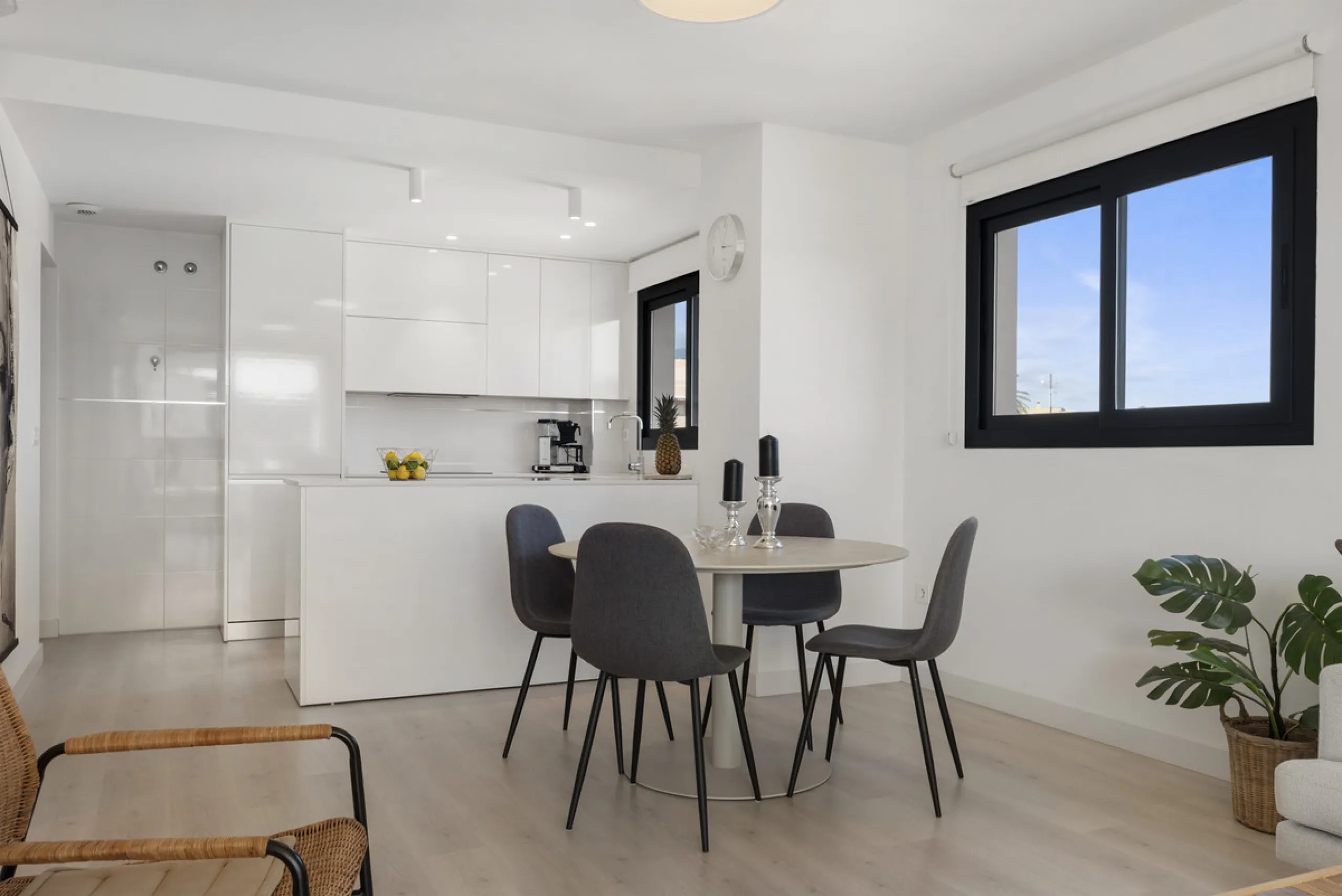 Apartment - Middle Floor Apartment в продаже в Mijas, Málaga. В доме 2 спален и 2 ванных комнат. Площадь дома 115 м²