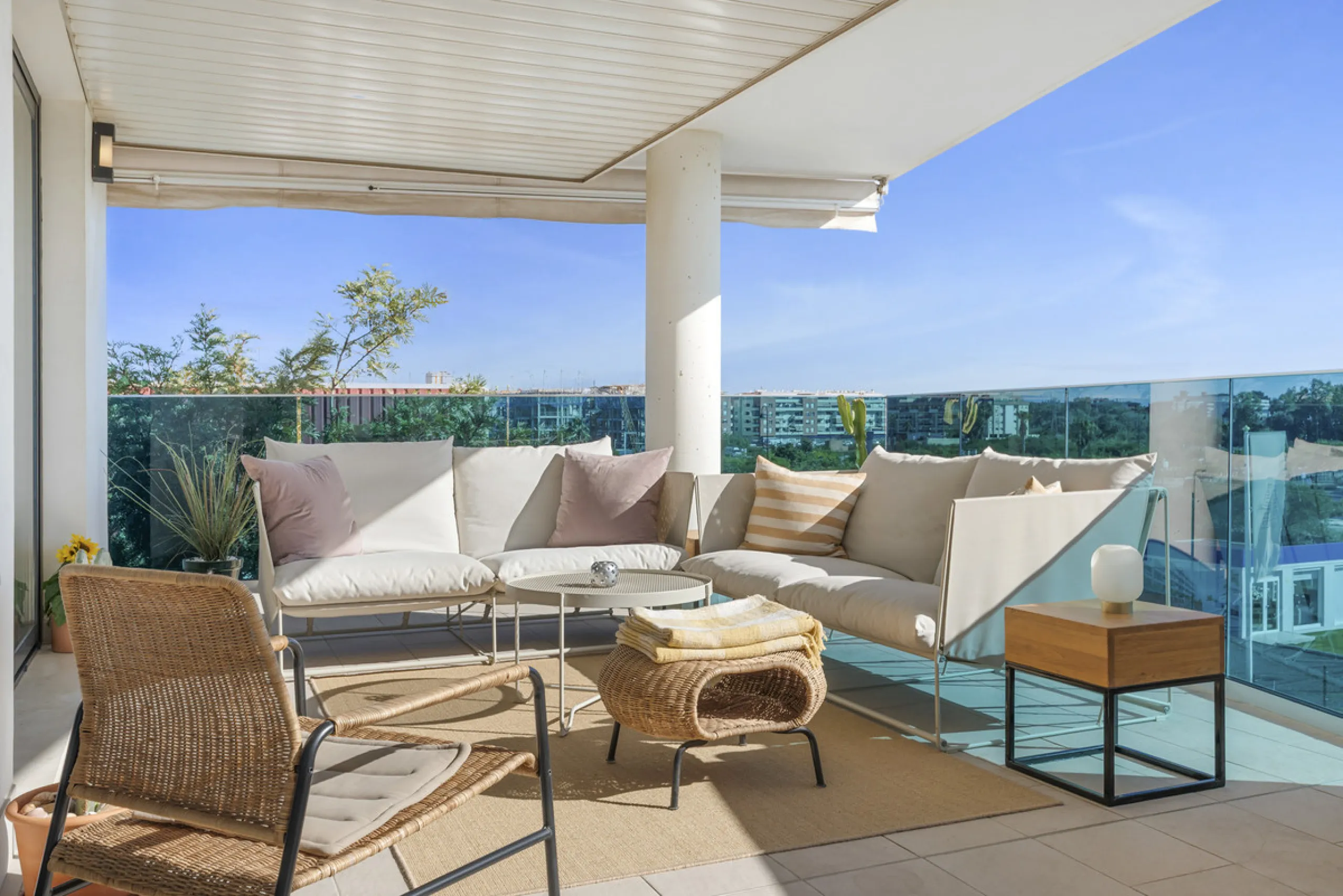 Apartment - Middle Floor Apartment в продаже в Mijas, Málaga. В доме 2 спален и 2 ванных комнат. Площадь дома 115 м²