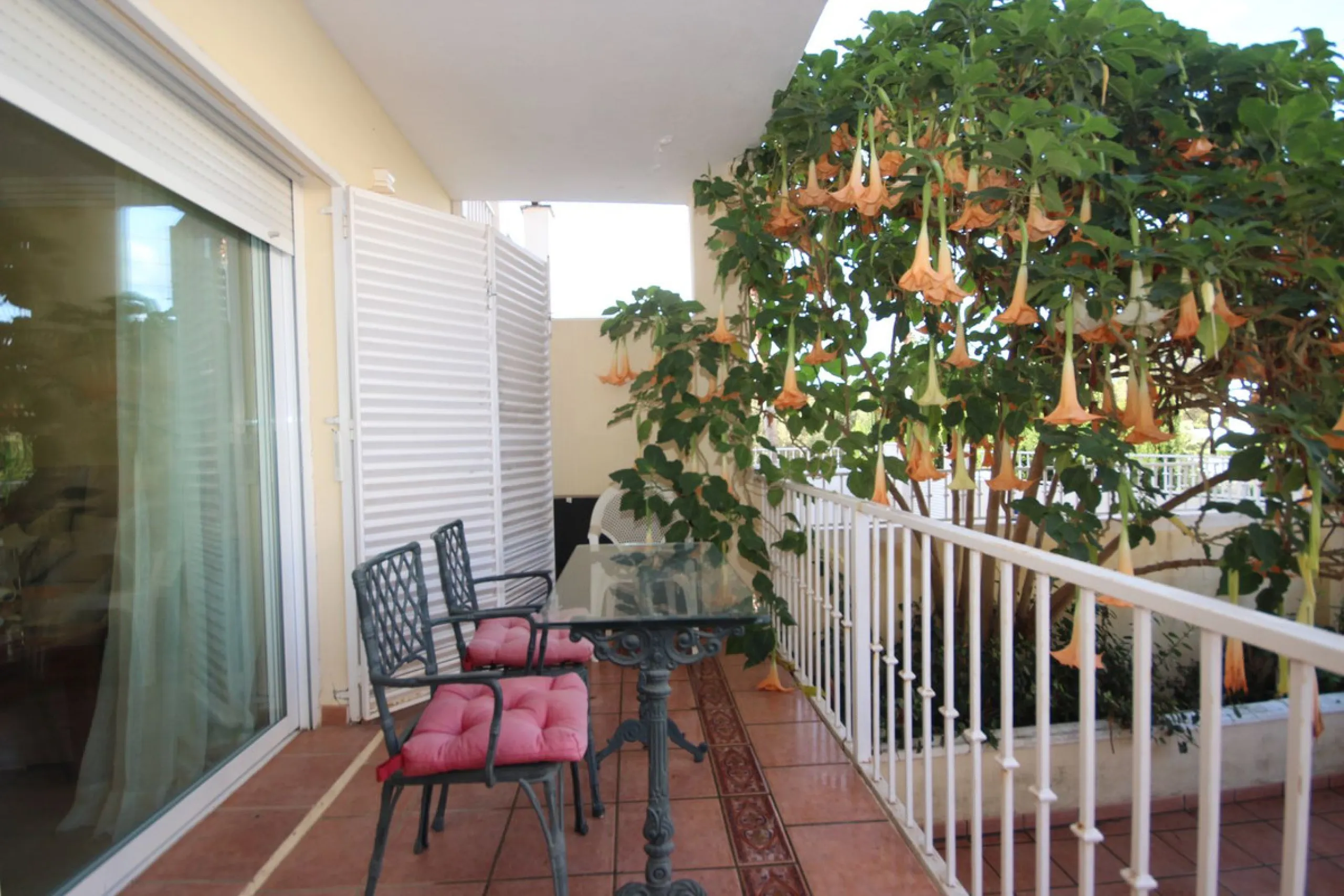 House - Townhouse в продаже в Marbella, Málaga. В доме 4 спален и 2 ванных комнат. Площадь дома 232 м²